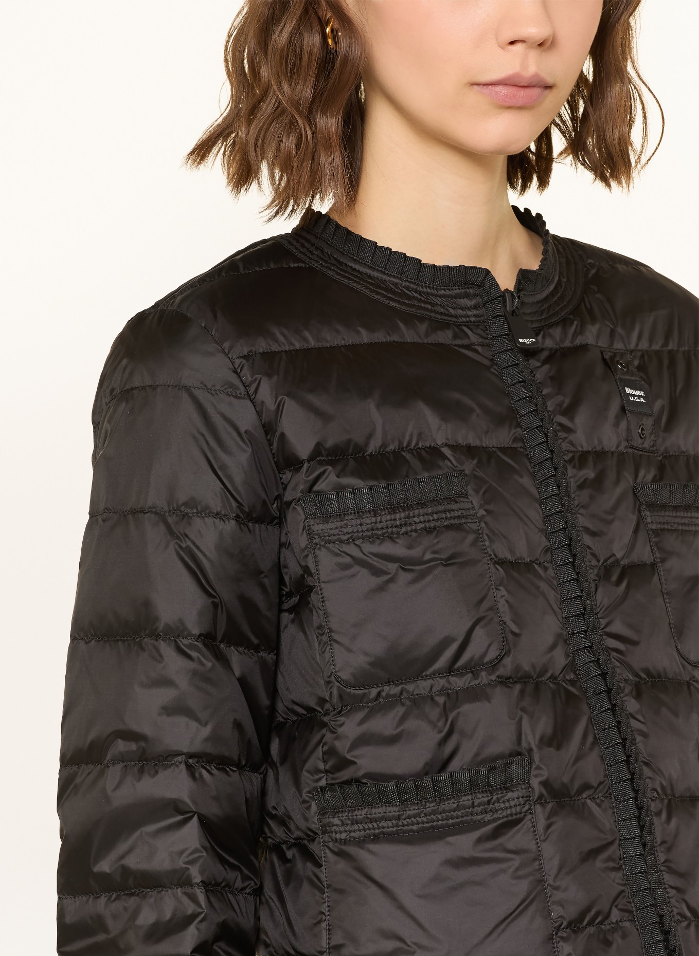 Blauer Lightweight down jacket with ruffles: BLACK