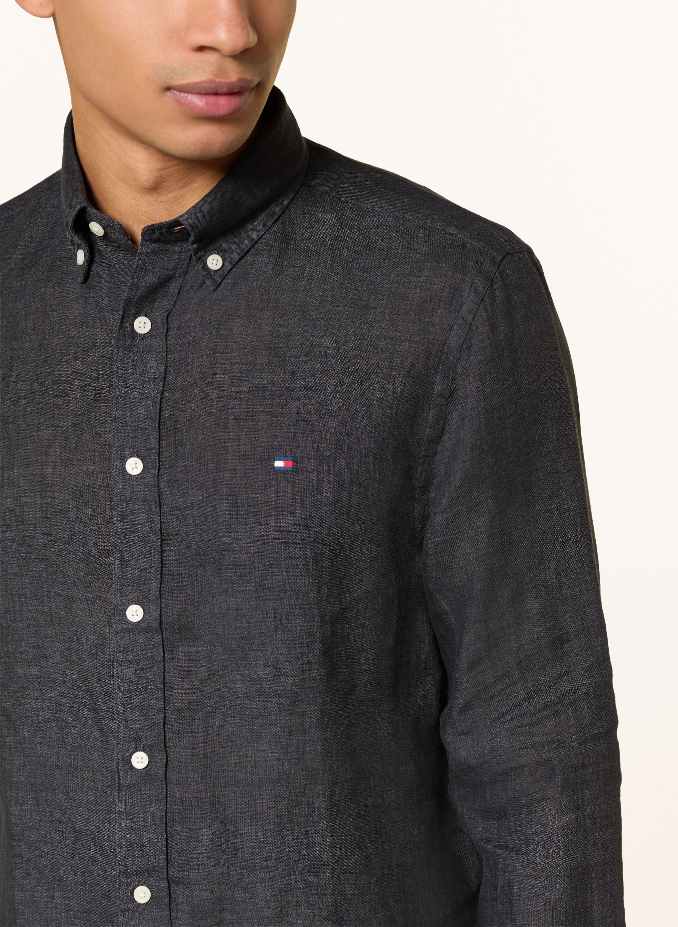 TOMMY HILFIGER Leinenhemd Regular Fit: SCHWARZ