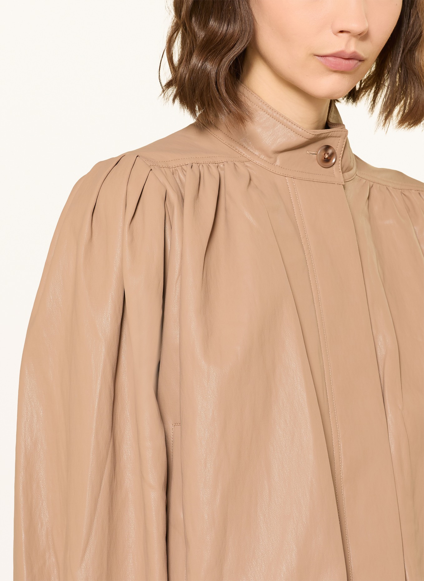 MRS & HUGS Bunda v koženém vzhledu: BÉŽOVÁ