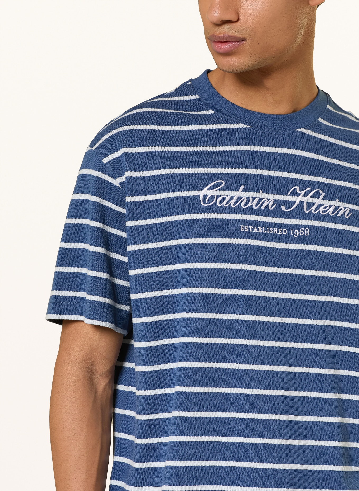 Calvin Klein Jeans tričko: TMAVĚ MODRÁ / BÍLÁ