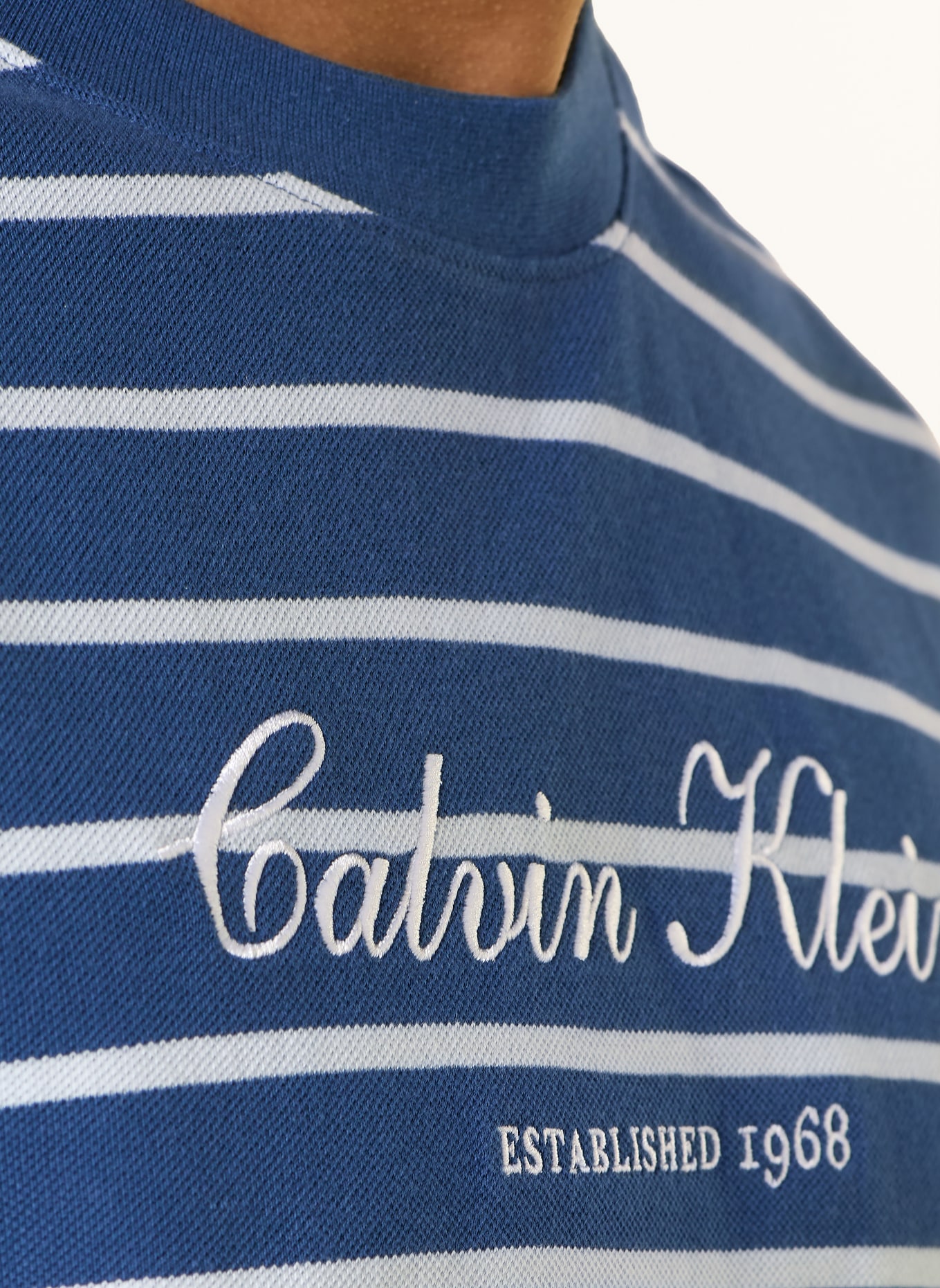 Calvin Klein Jeans tričko: TMAVĚ MODRÁ / BÍLÁ