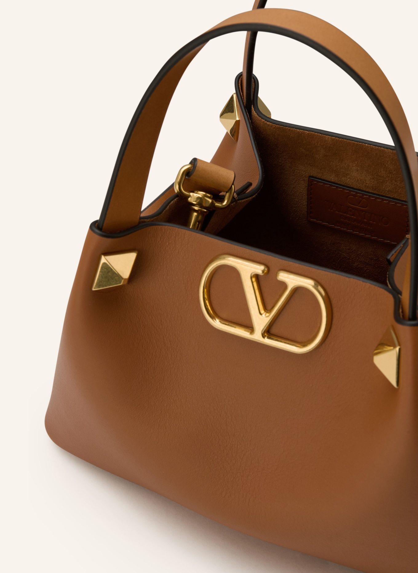 VALENTINO GARAVANI Handtas VLOGO SIGNATURE SMALL met studs: COGNAC / GOUD
