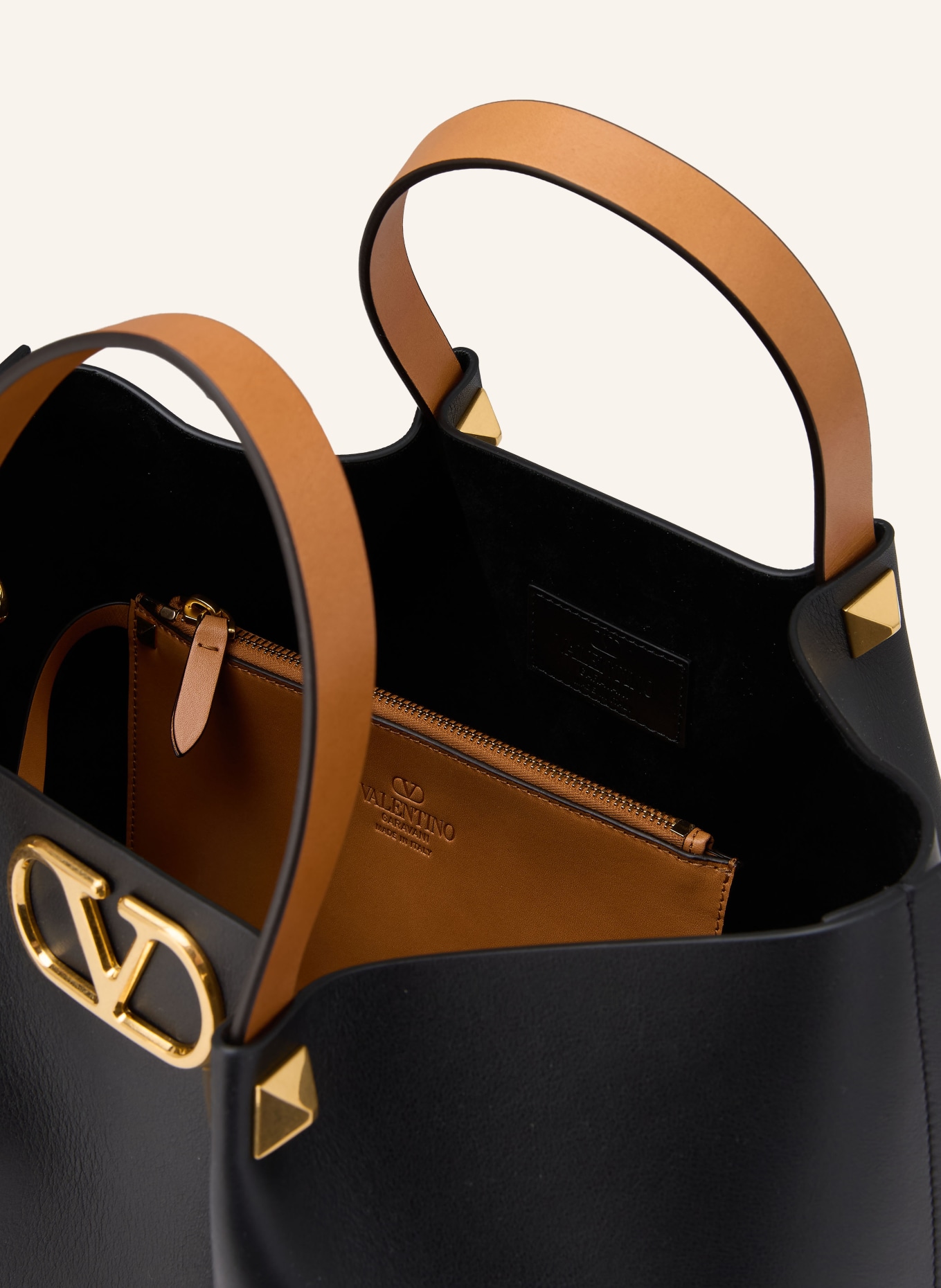 VALENTINO GARAVANI VLOGO SIGNATURE MEDIUM handbag with pouch: BLACK / GOLD / COGNAC