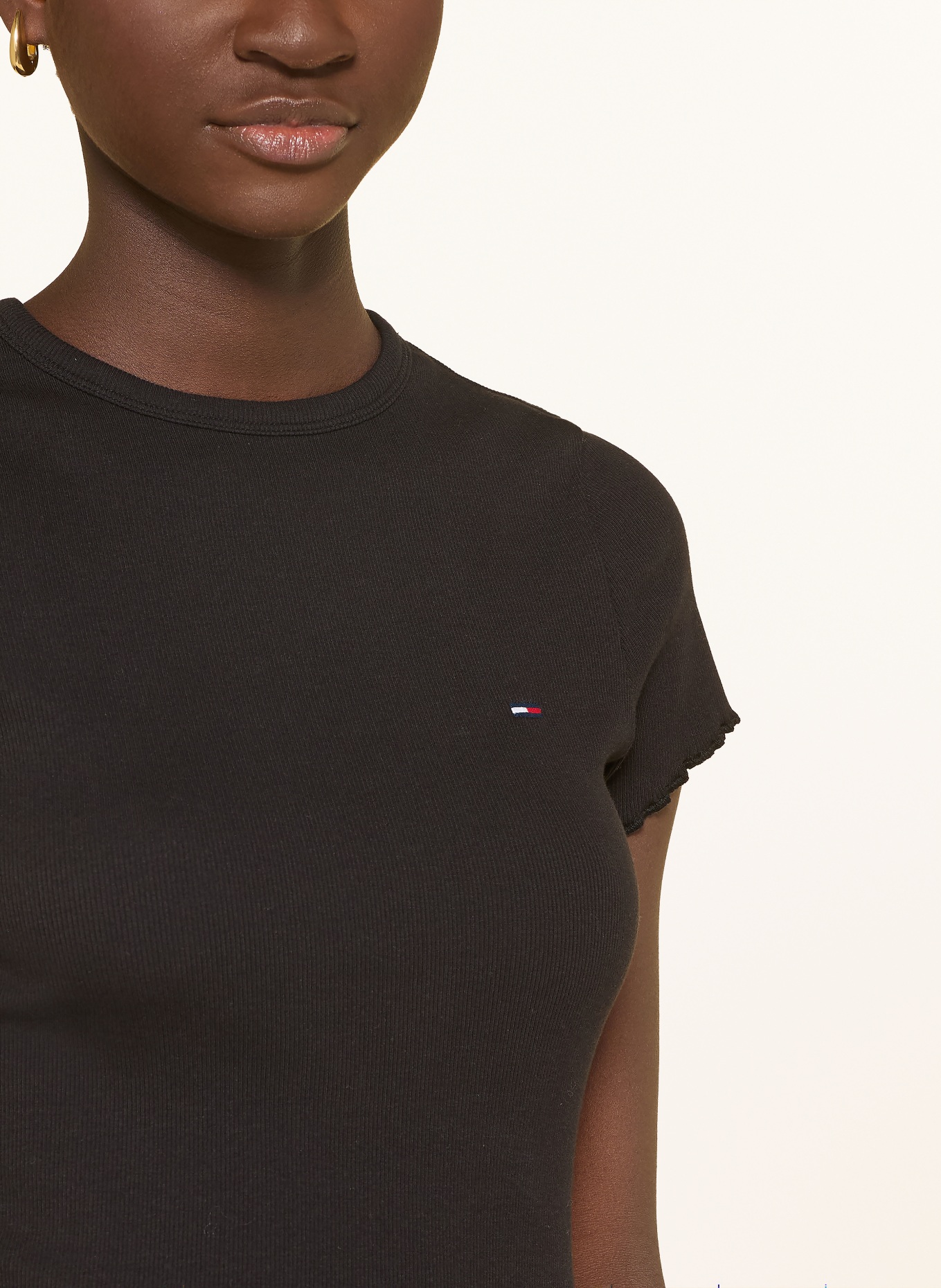 TOMMY JEANS tričko: ČERNÁ