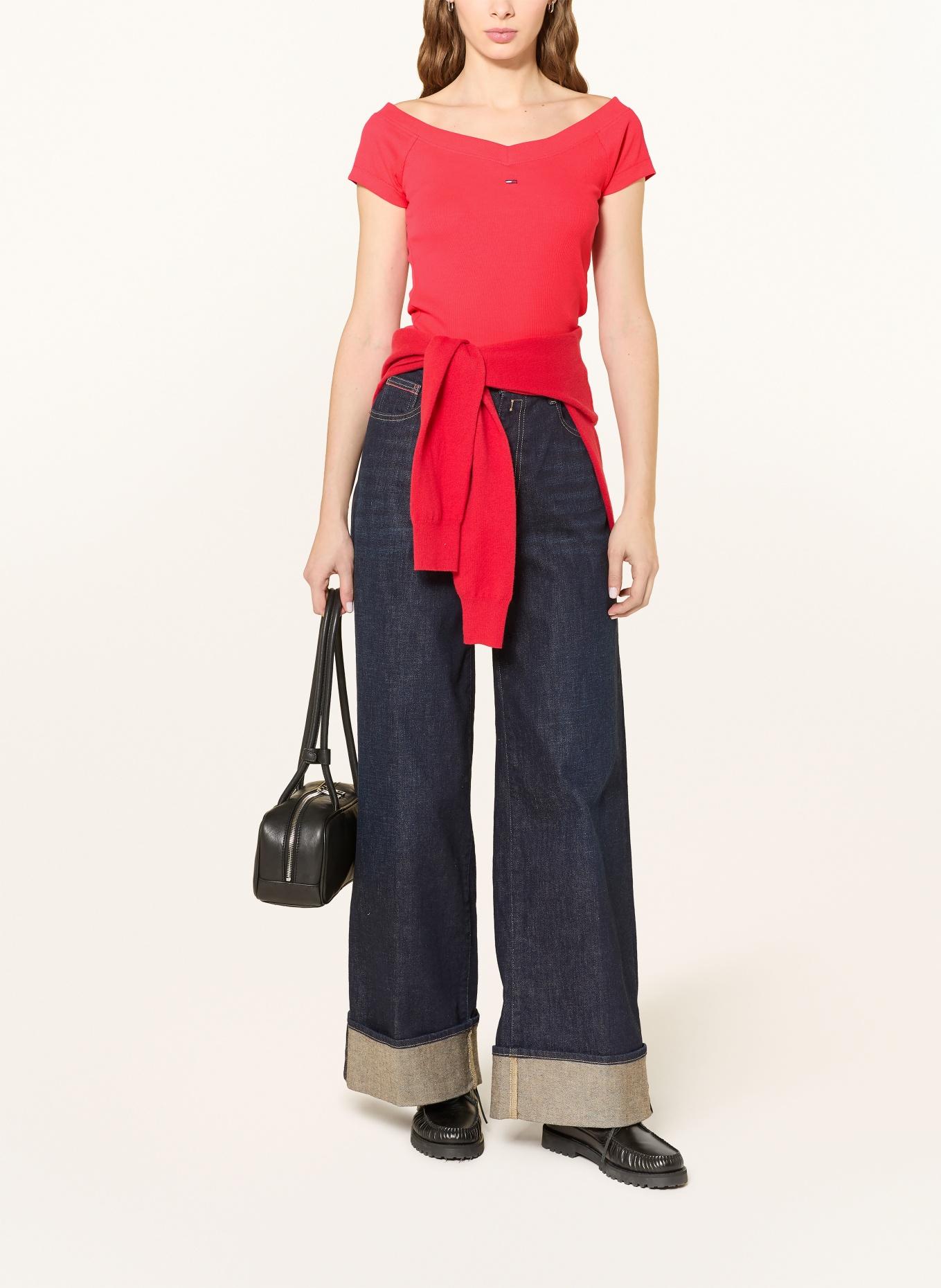 TOMMY JEANS Tričko s odhalenými rameny: ČERVENÁ