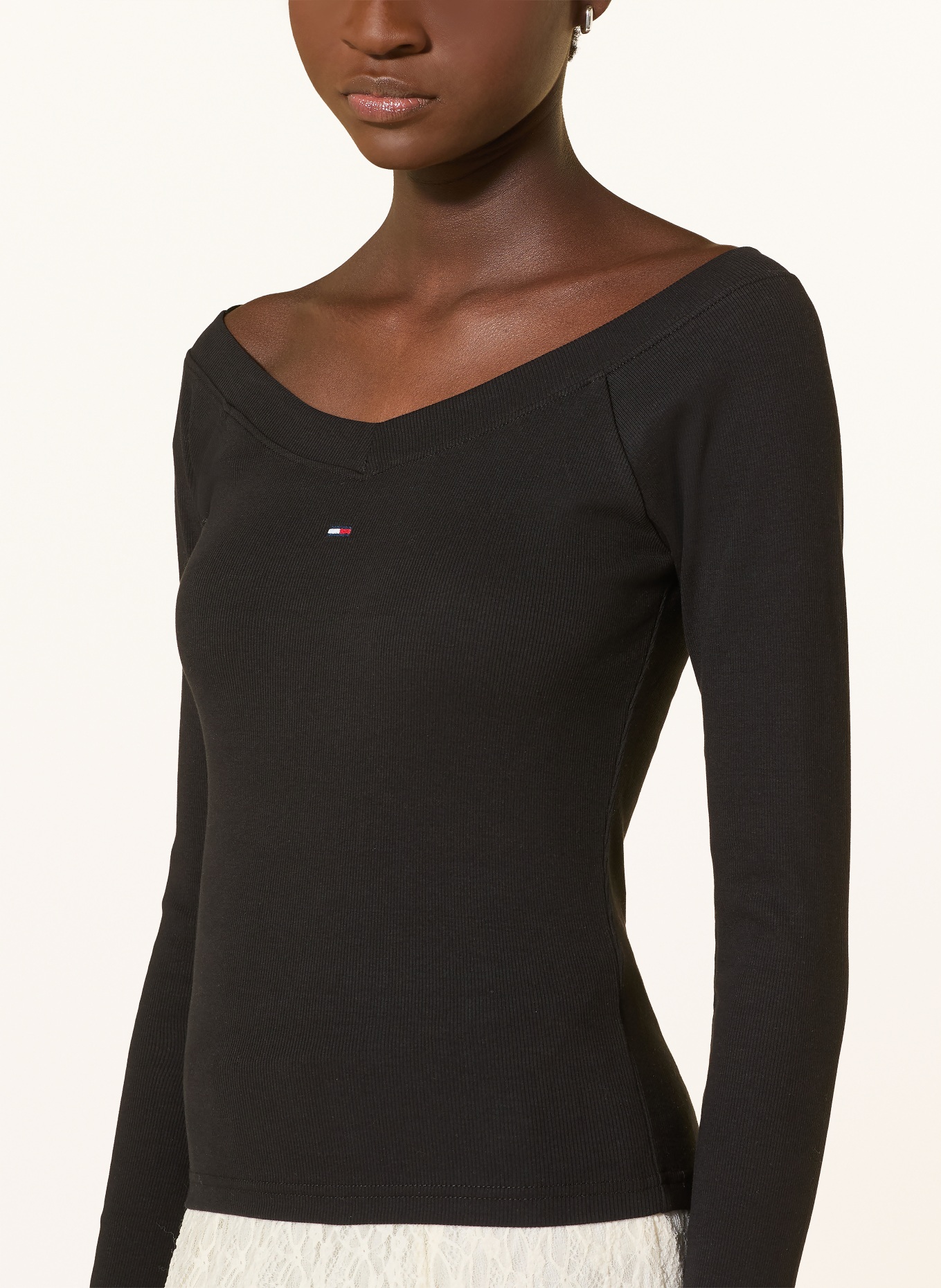 TOMMY JEANS Bluzka z odkrytymi ramionami: CZARNY