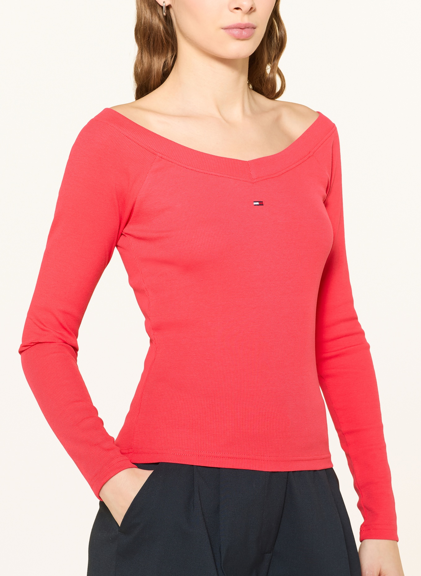 TOMMY JEANS Tričko s odhalenými rameny: ČERVENÁ