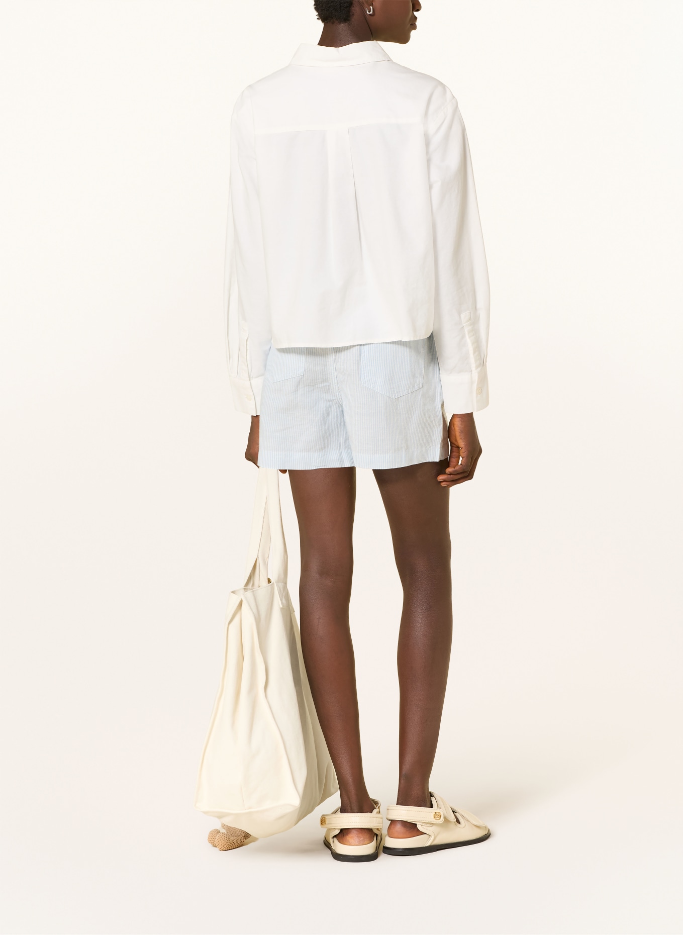 TOMMY JEANS Šortky s liniemi: TMAVĚ MODRÁ / BÍLÁ