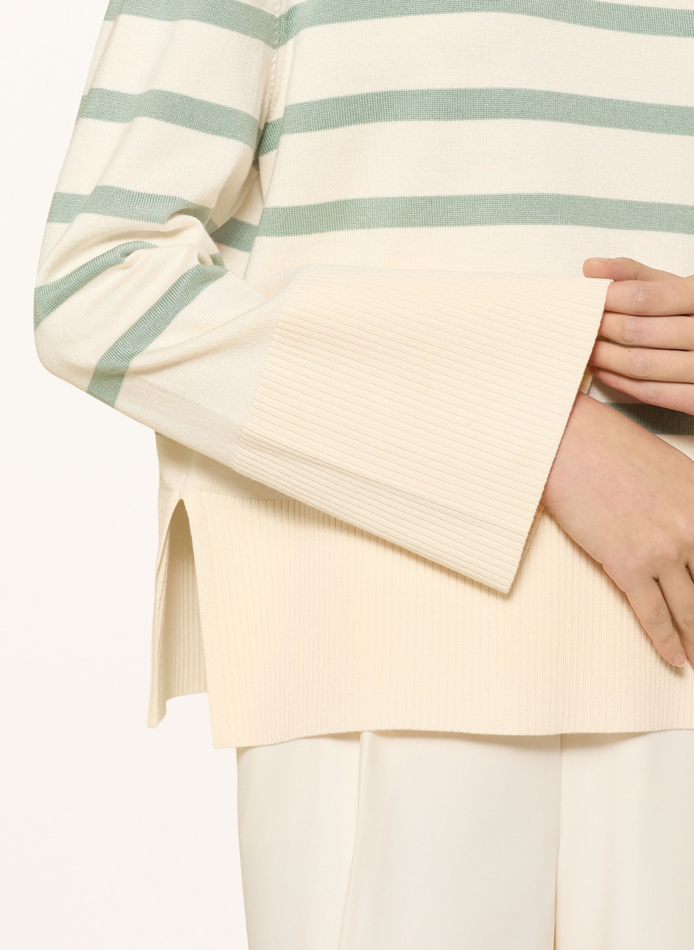 comma svetr: KRÉMOVÁ / PETROLEJOVÁ