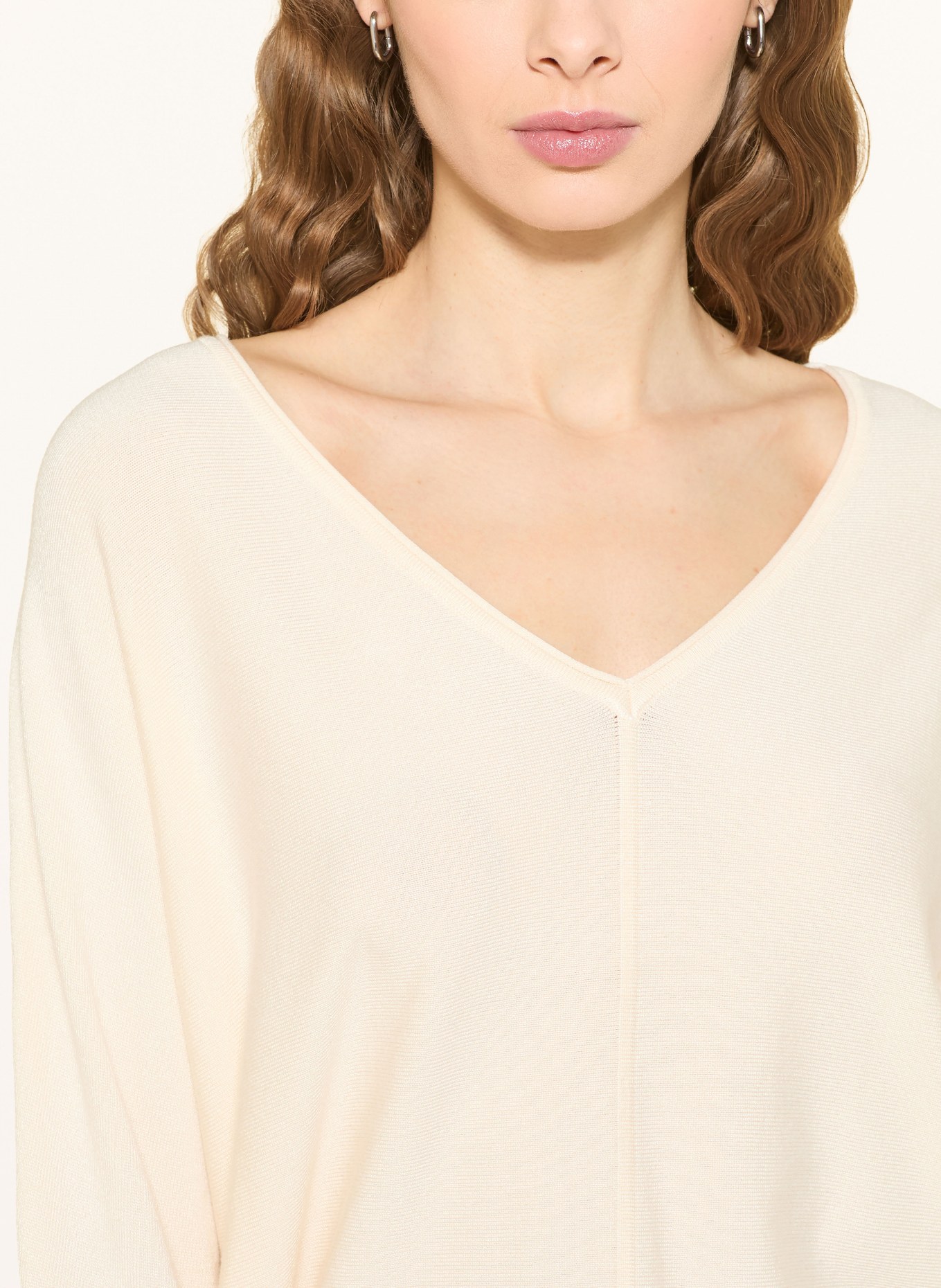 comma svetr: KRÉMOVÁ / TMAVĚ MODRÁ