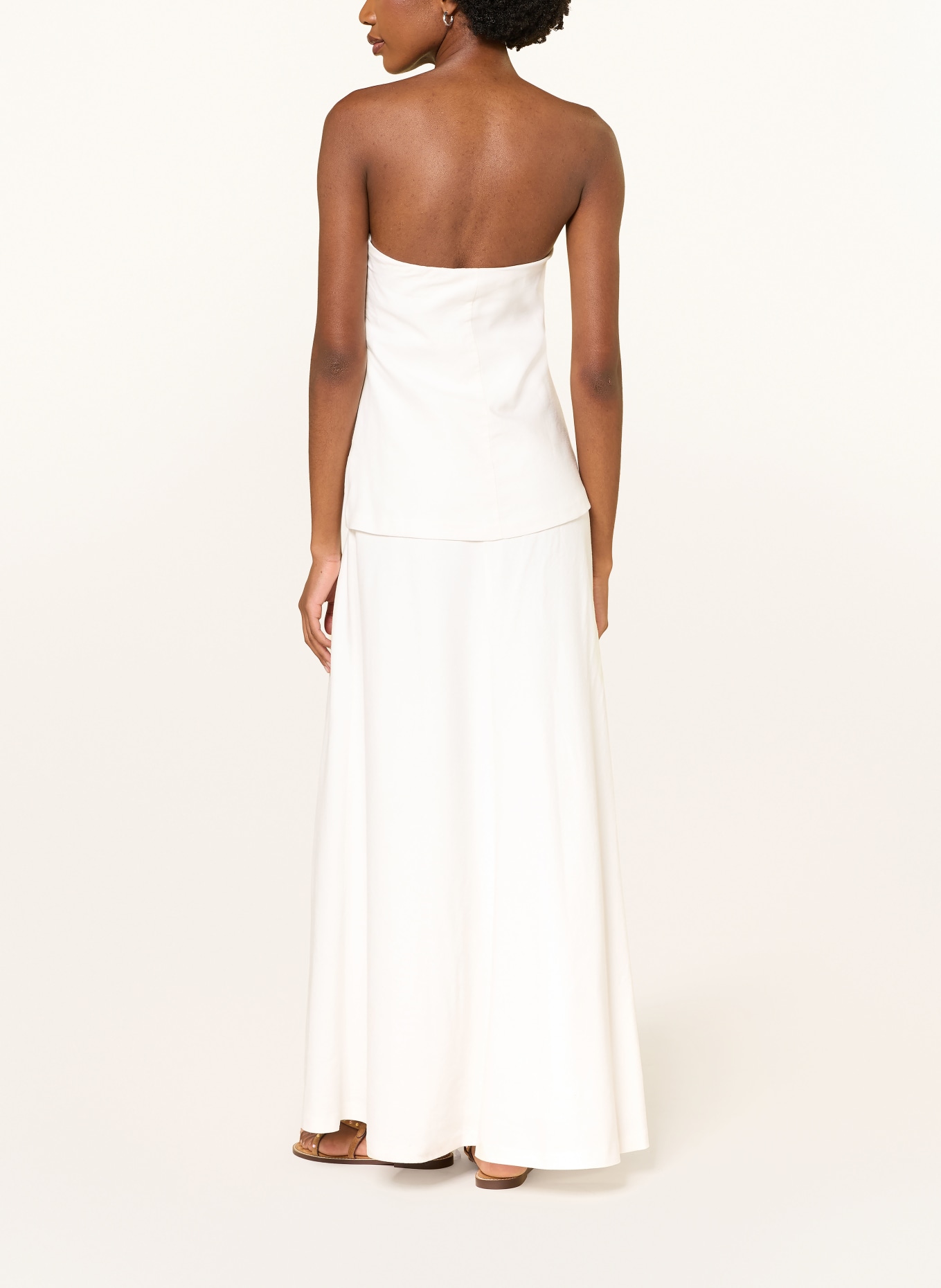 MRS & HUGS Šaty s odhalenými rameny: BÍLÁ