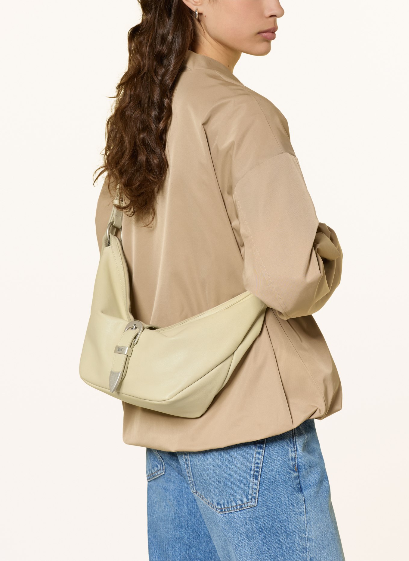 MARGE SHERWOOD Schultertasche: CREME / SILBER