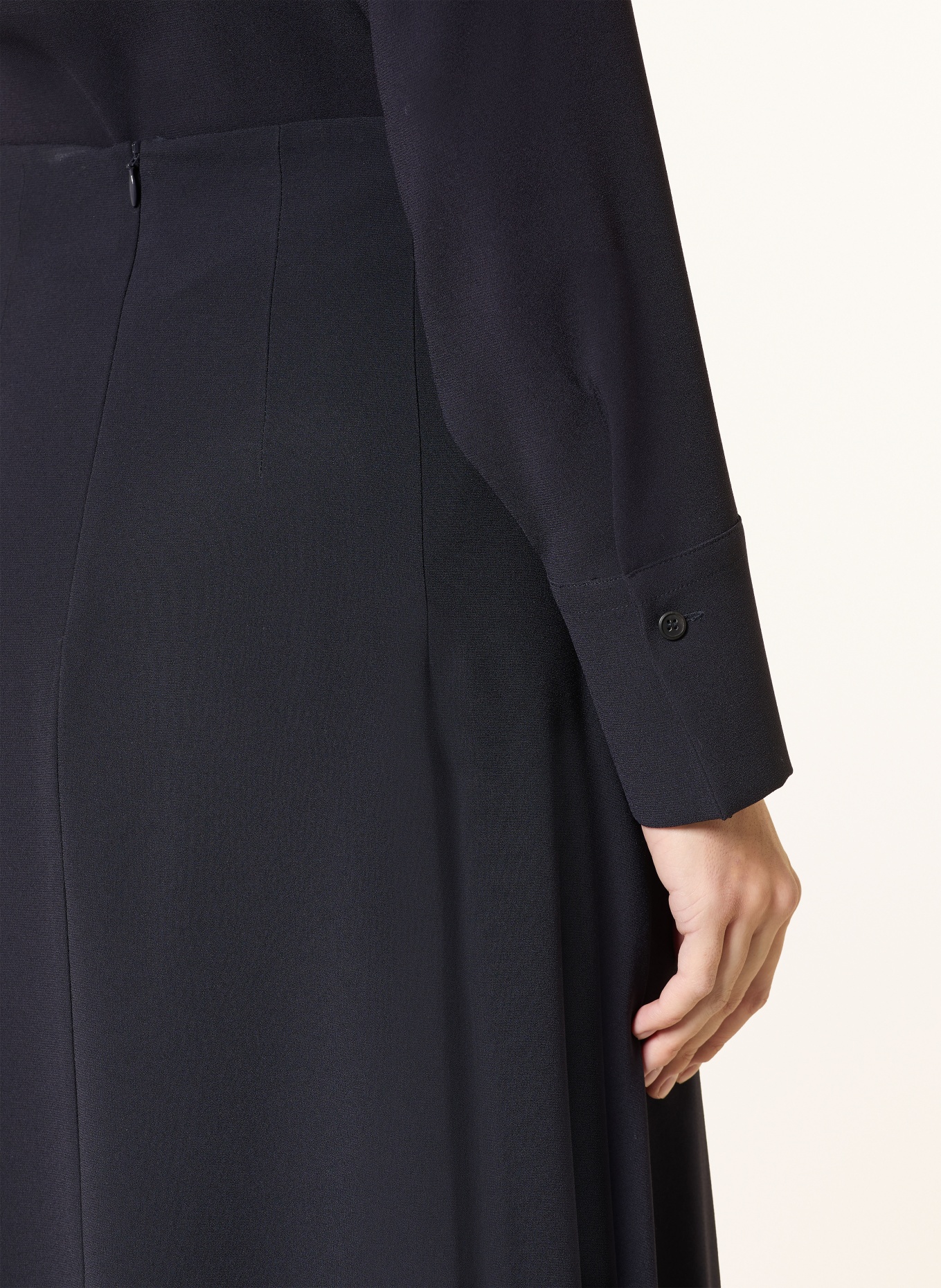 windsor. Satinrock: DUNKELBLAU