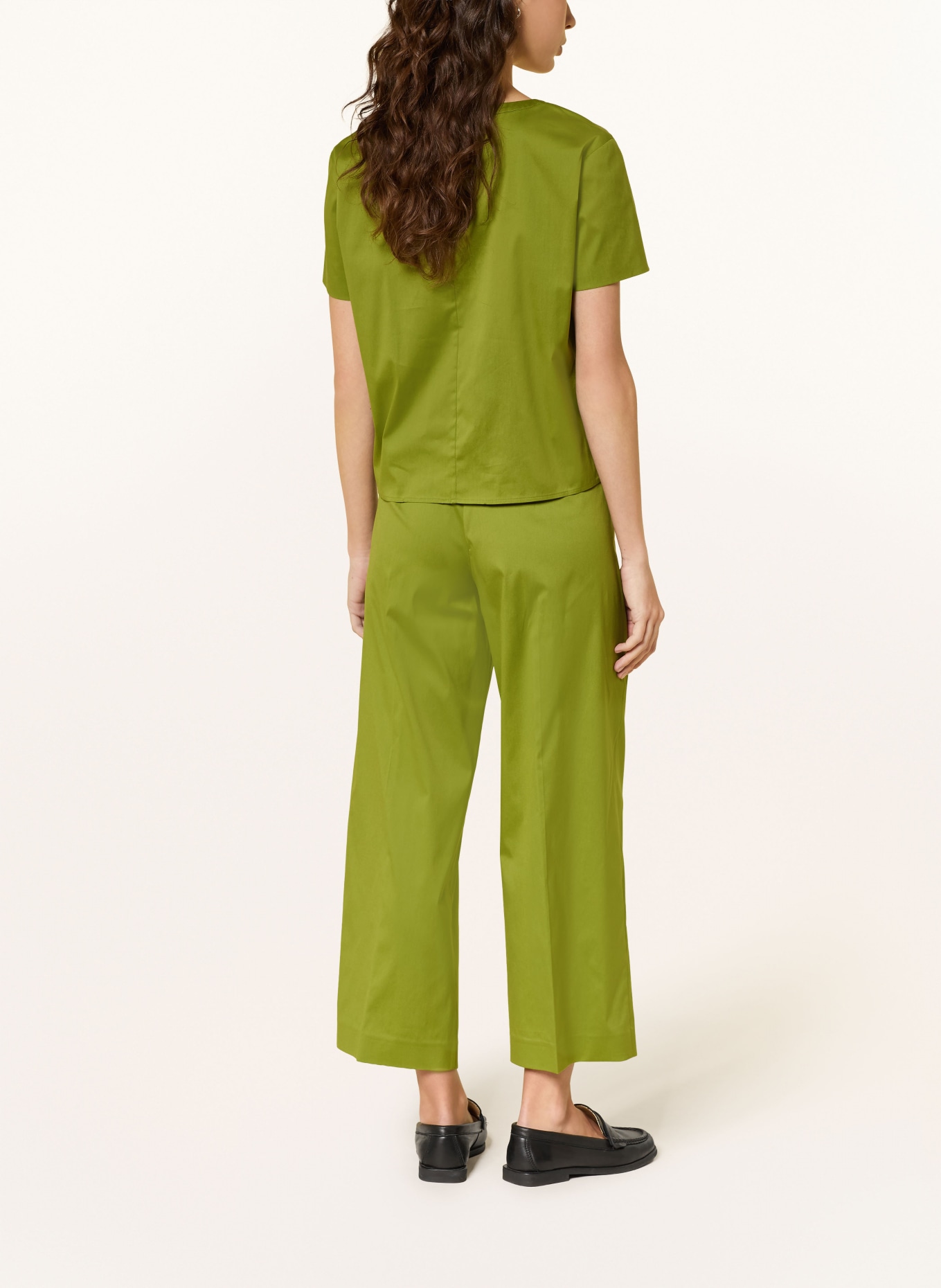 windsor. blůza: OLIVOVÁ