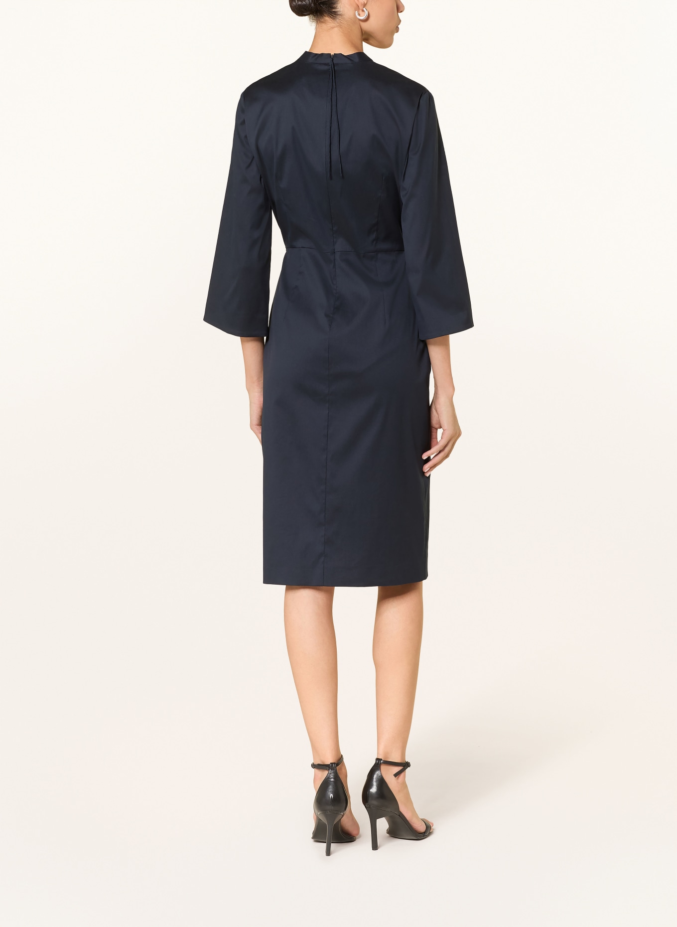 windsor. šaty: TMAVĚ MODRÁ