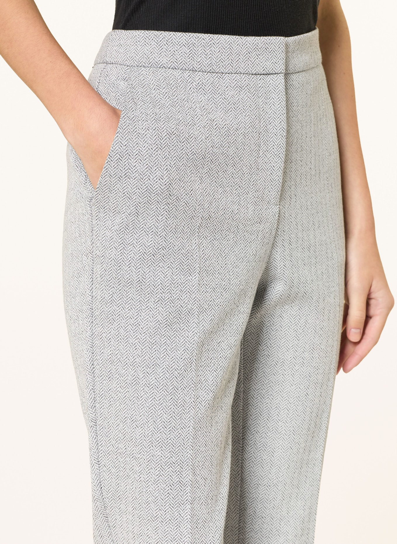 BOSS Jerseyové kalhoty TIMASA: ŠEDÁ / BÍLÁ