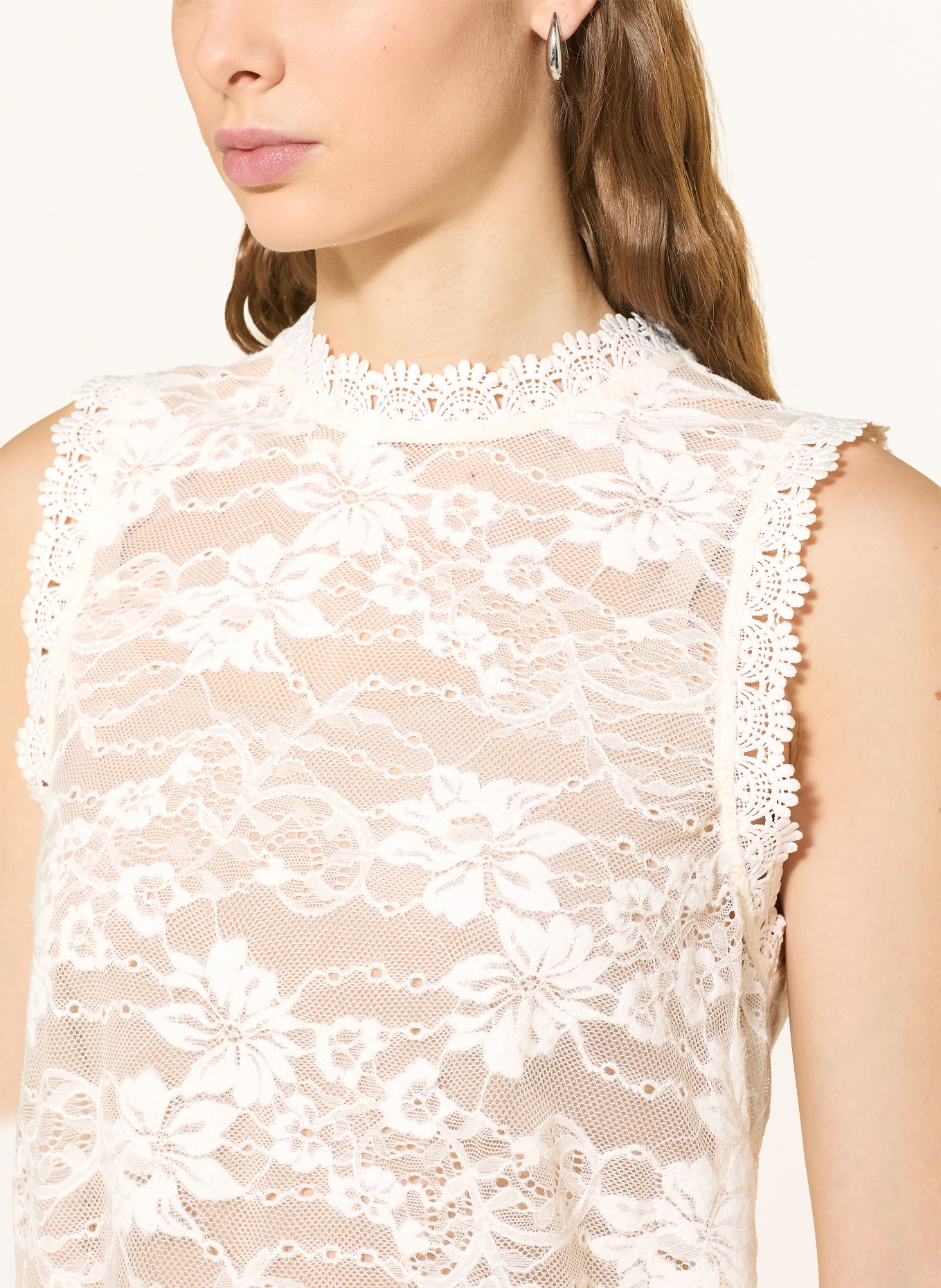 oui krajkové topy: REŽNÁ