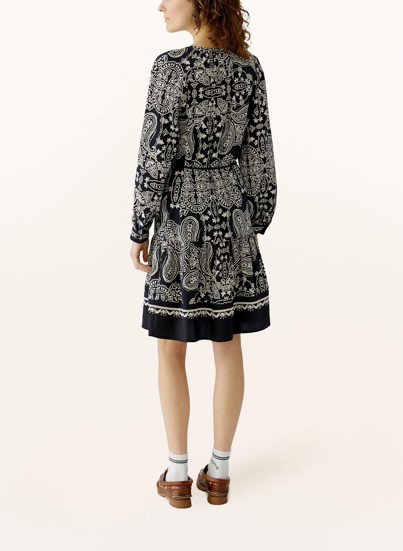 oui šaty: ČERNÁ / KRÉMOVÁ