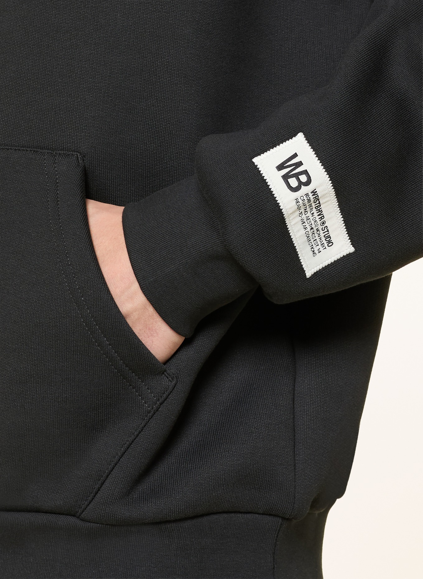 WRSTBHVR Mikina STUDIO: TMAVĚ ŠEDÁ