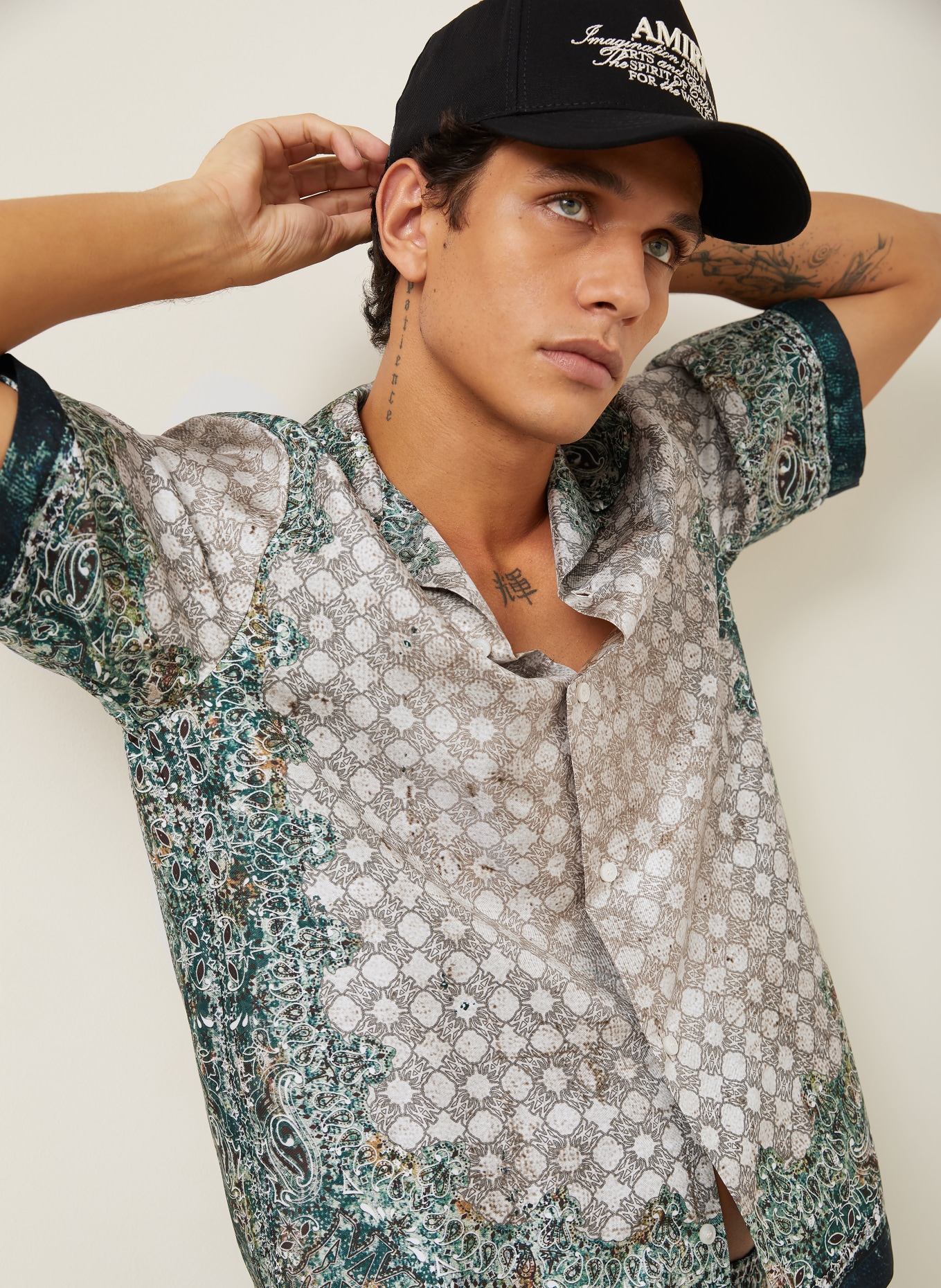 AMIRI Resorthemd Comfort Fit aus Seide: BEIGE / DUNKELGRÜN
