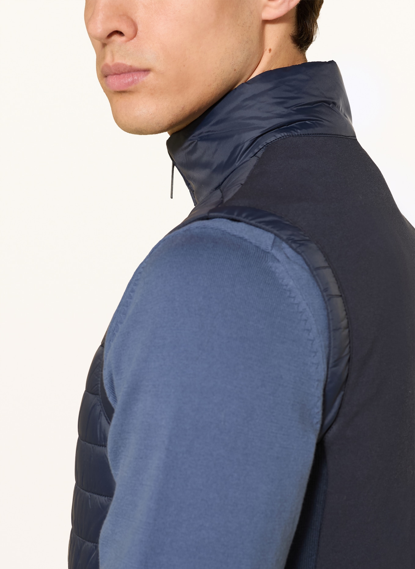 COLMAR Steppovaná vesta z kombinace materiálů: TMAVĚ MODRÁ