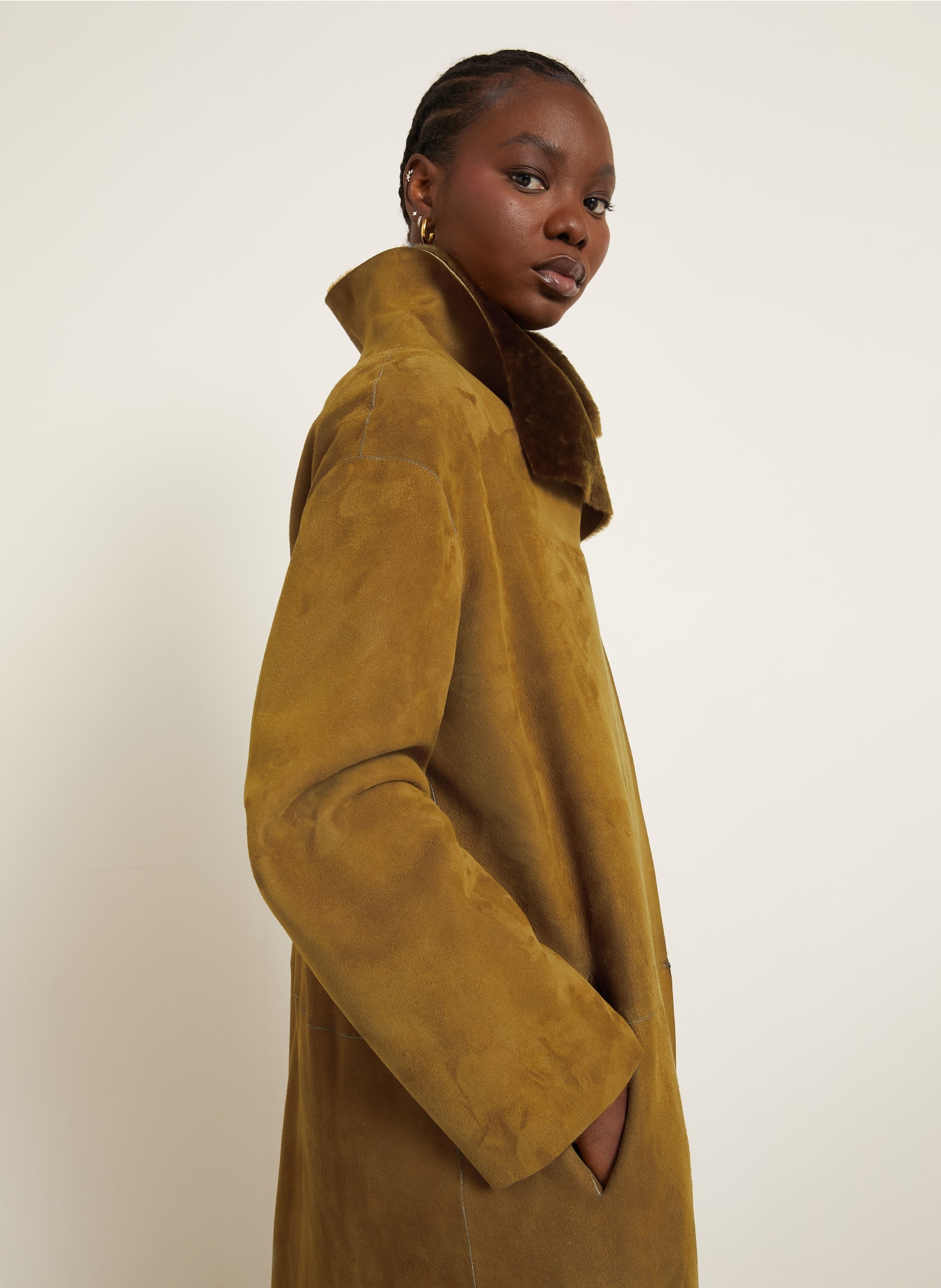 NOUR HAMMOUR Mantel: OLIV