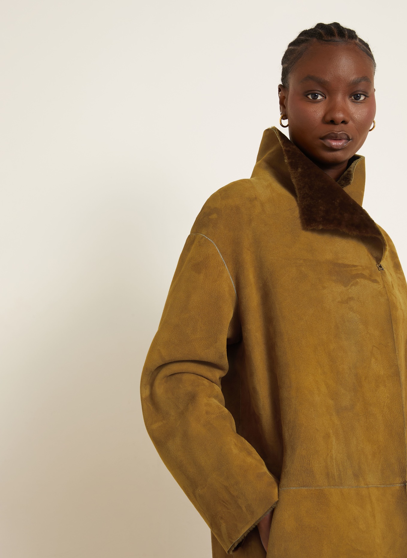 NOUR HAMMOUR Mantel: OLIV