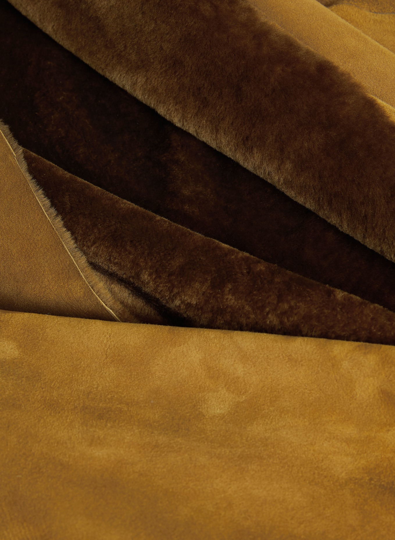 NOUR HAMMOUR Mantel: OLIV