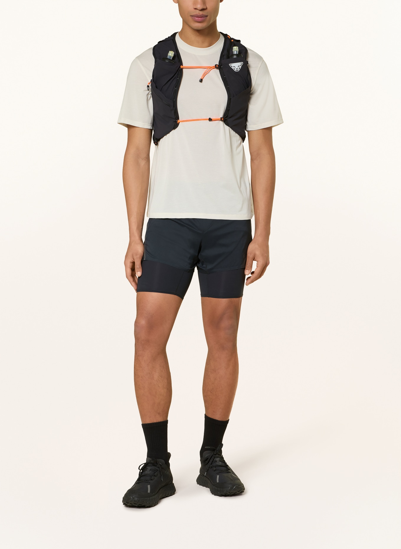 DYNAFIT Běžecká vesta ALPINE 15: ČERNÁ