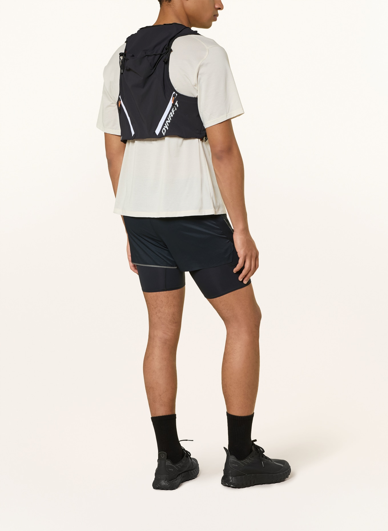 DYNAFIT Běžecká vesta ALPINE 15: ČERNÁ