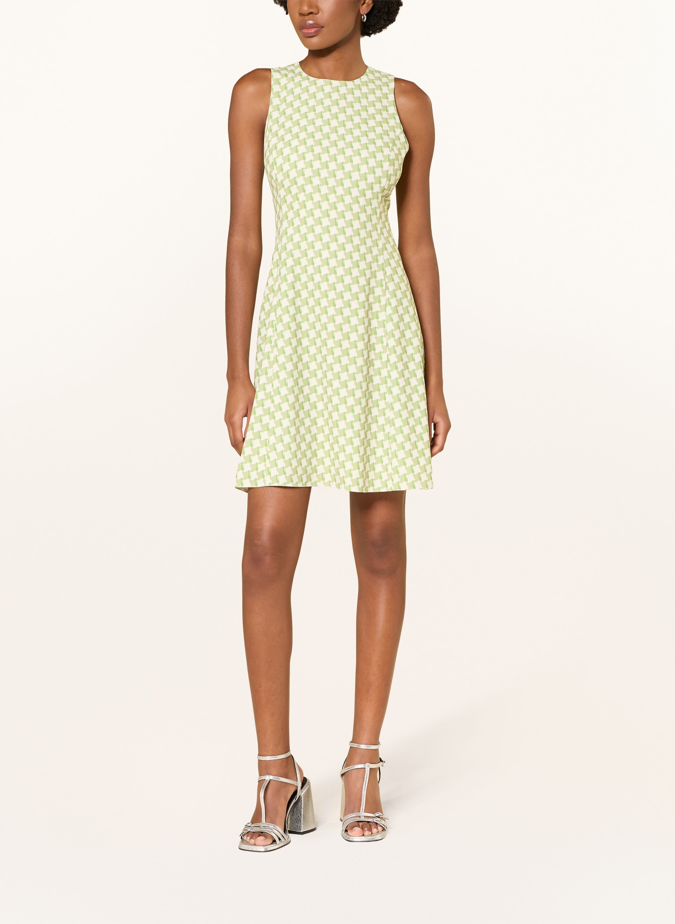 HUGO Šaty KASELI: BÍLÁ / SVĚTLE ZELENÁ