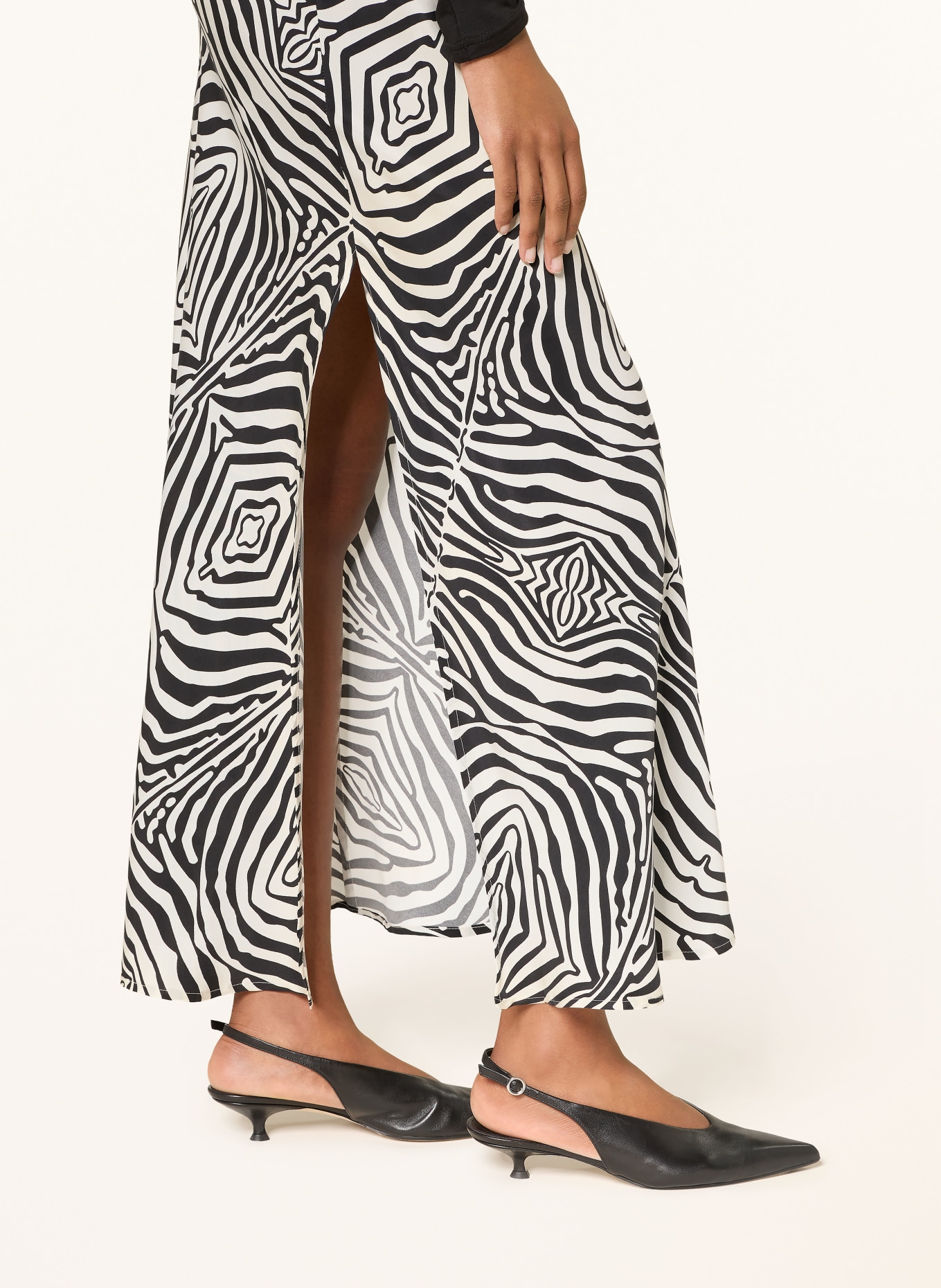 UNDRESS CODE Satin skirt KALA: CREAM / BLACK