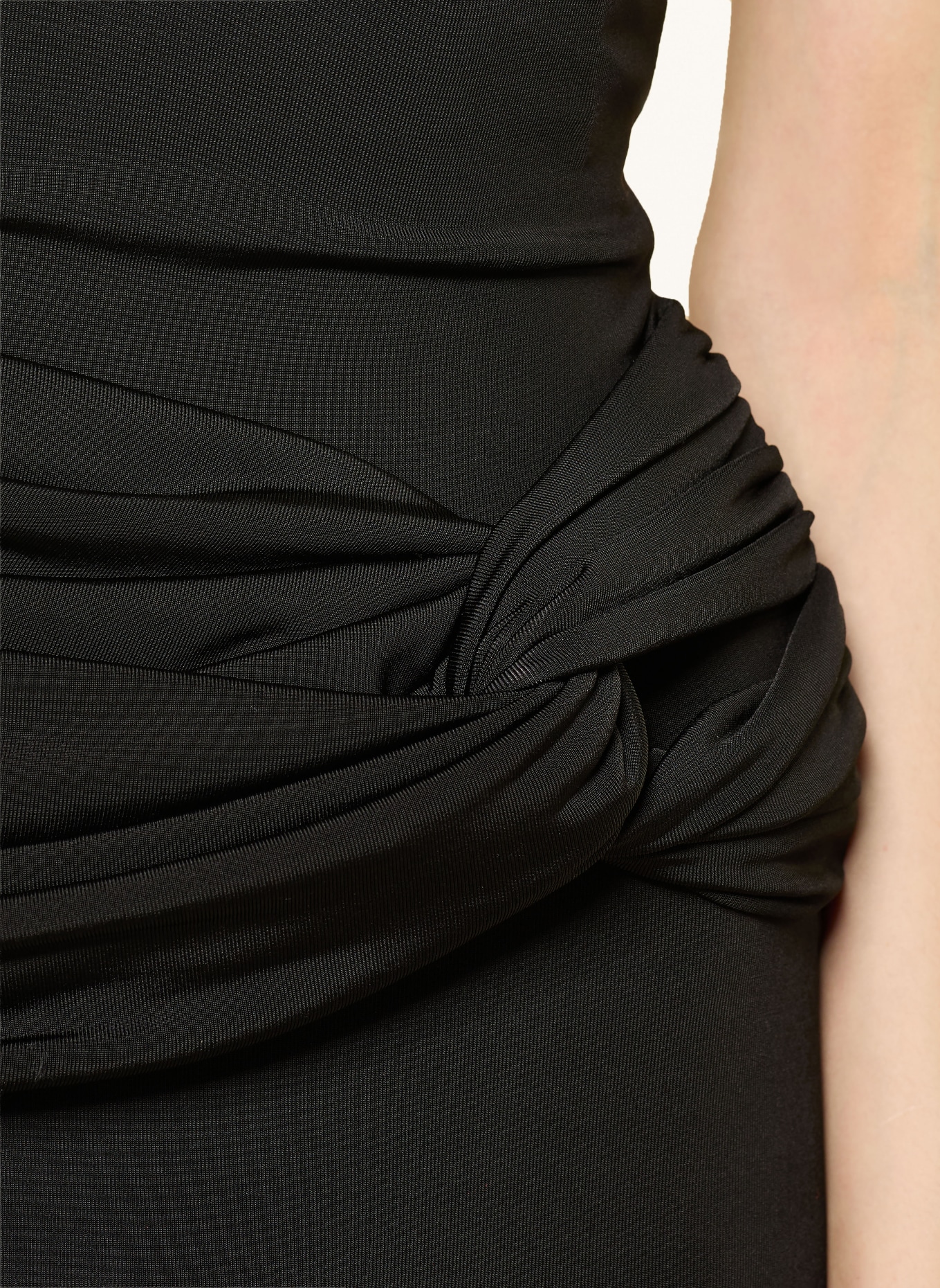 UNDRESS CODE Koktejlové šaty DREAMLIKE z jersey: ČERNÁ