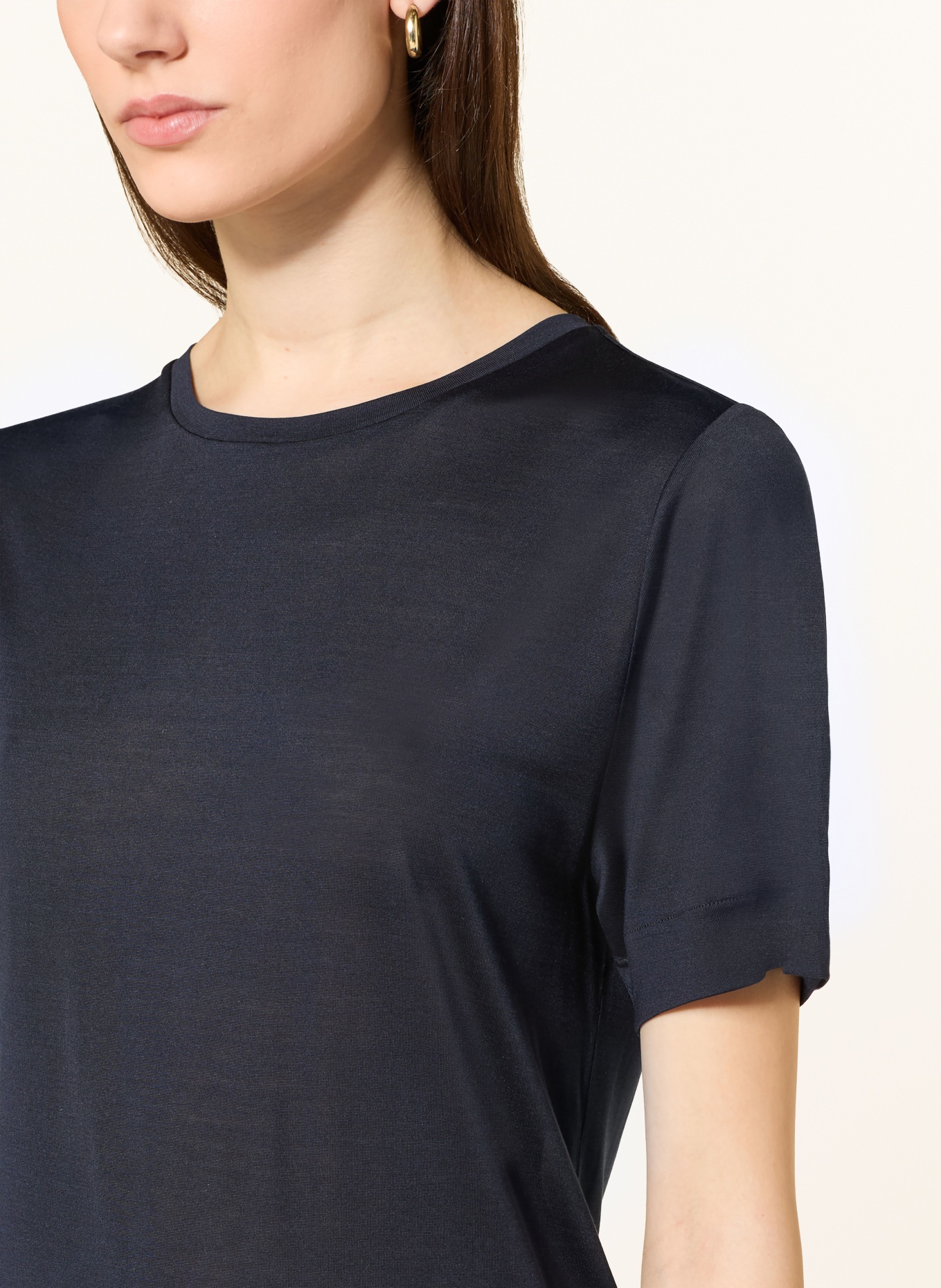 BOGNER T-shirt SIENNA en soie: BLEU FONCÉ