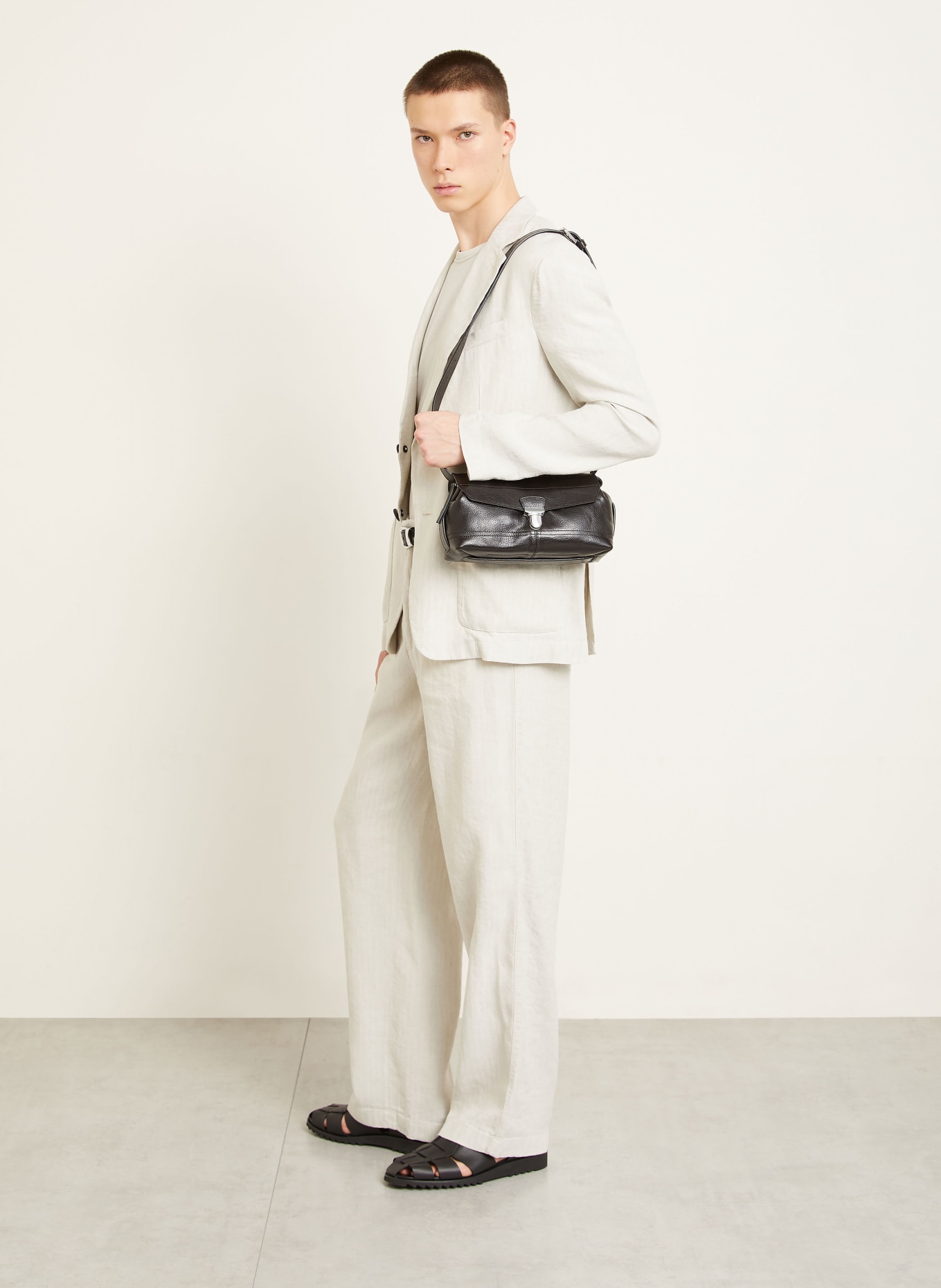 LEMAIRE Umhängetasche GEAR SMALL: SCHWARZ