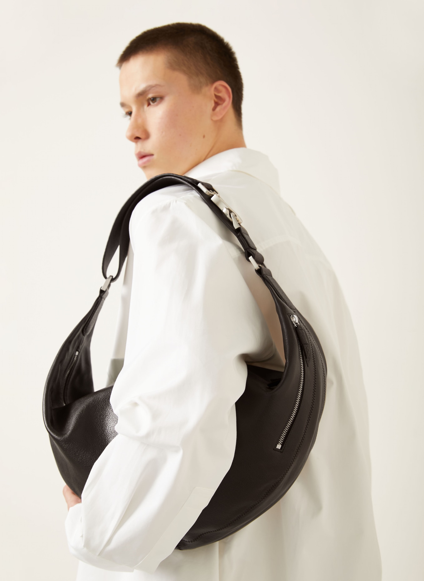 LEMAIRE Schultertasche QUIVER: DUNKELBRAUN