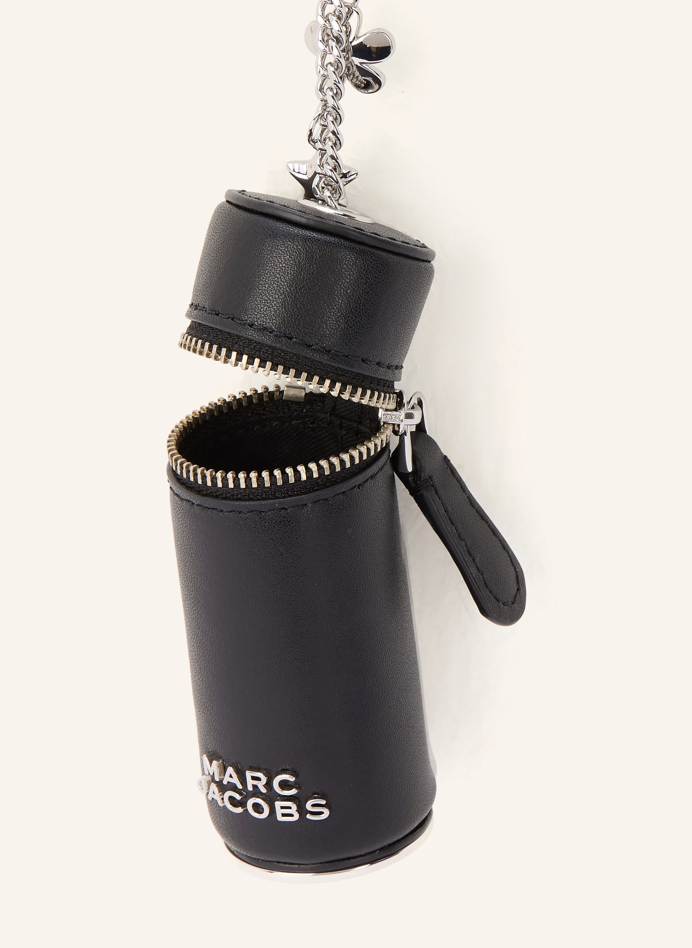 MARC JACOBS Taschenanhänger THE LIPSTICK CASE CHARM: SCHWARZ / SILBER