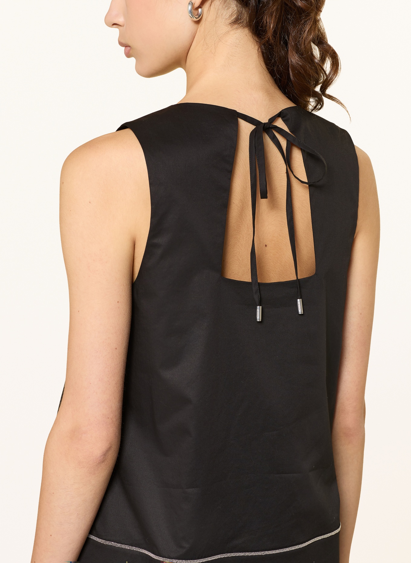 PESERICO Blůza s ozdobnými kamínky: ČERNÁ