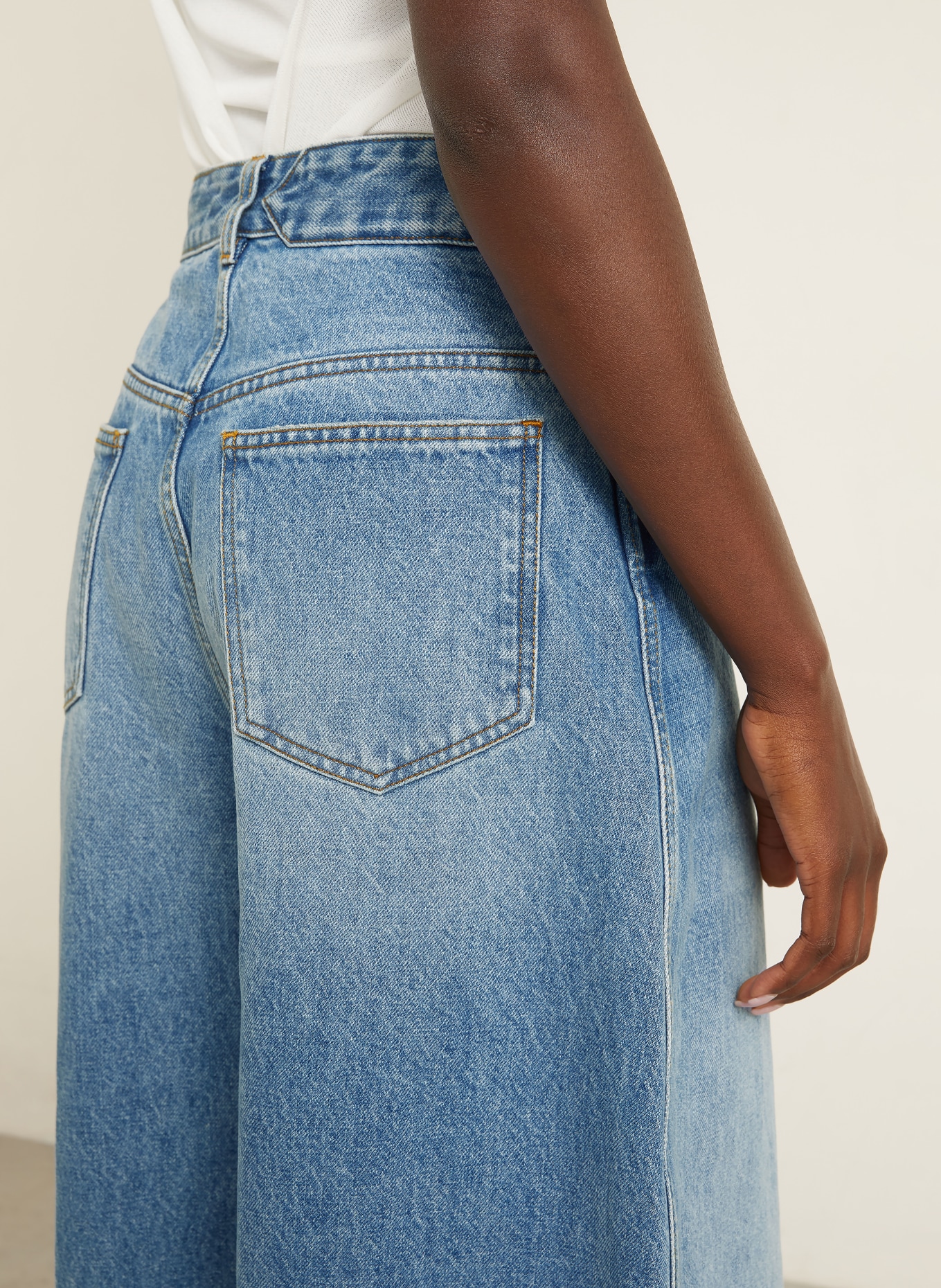 JACQUEMUS Barrel Jeans LE DE-NÎMES OVALO: 33C BLUE/TABAC
