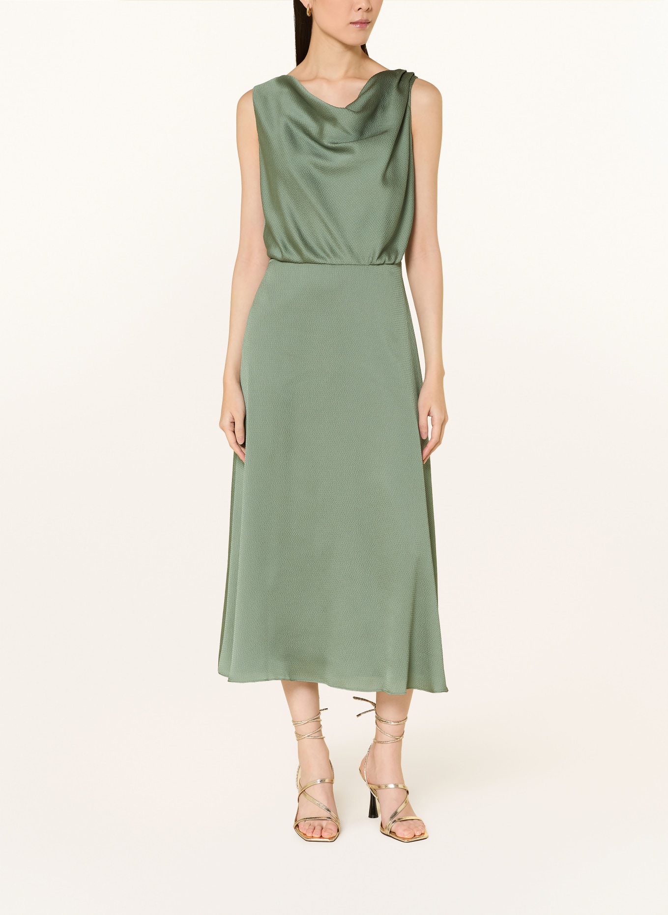 SWING koktejlové šaty: SVĚTLE ZELENÁ