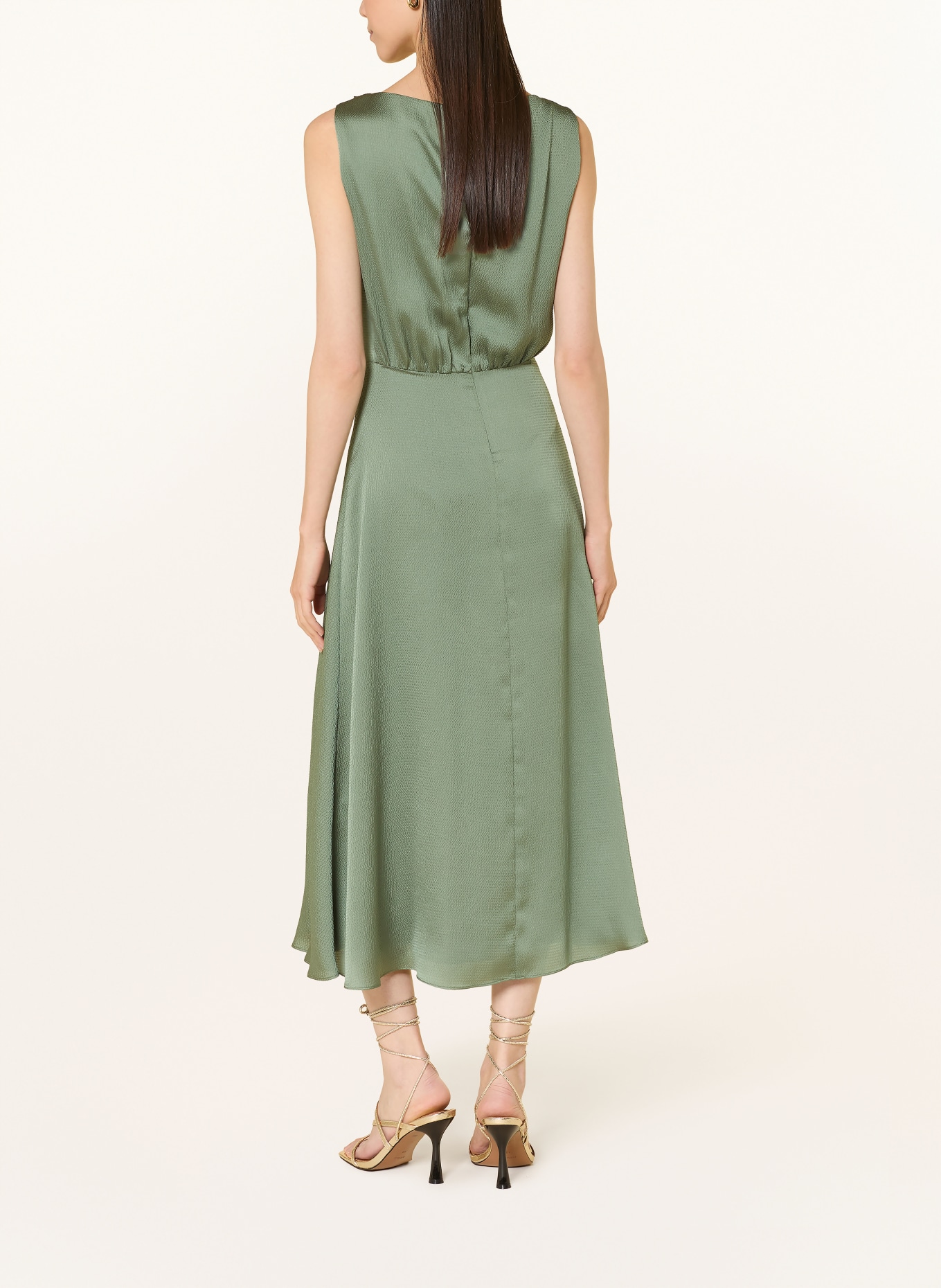 SWING koktejlové šaty: SVĚTLE ZELENÁ