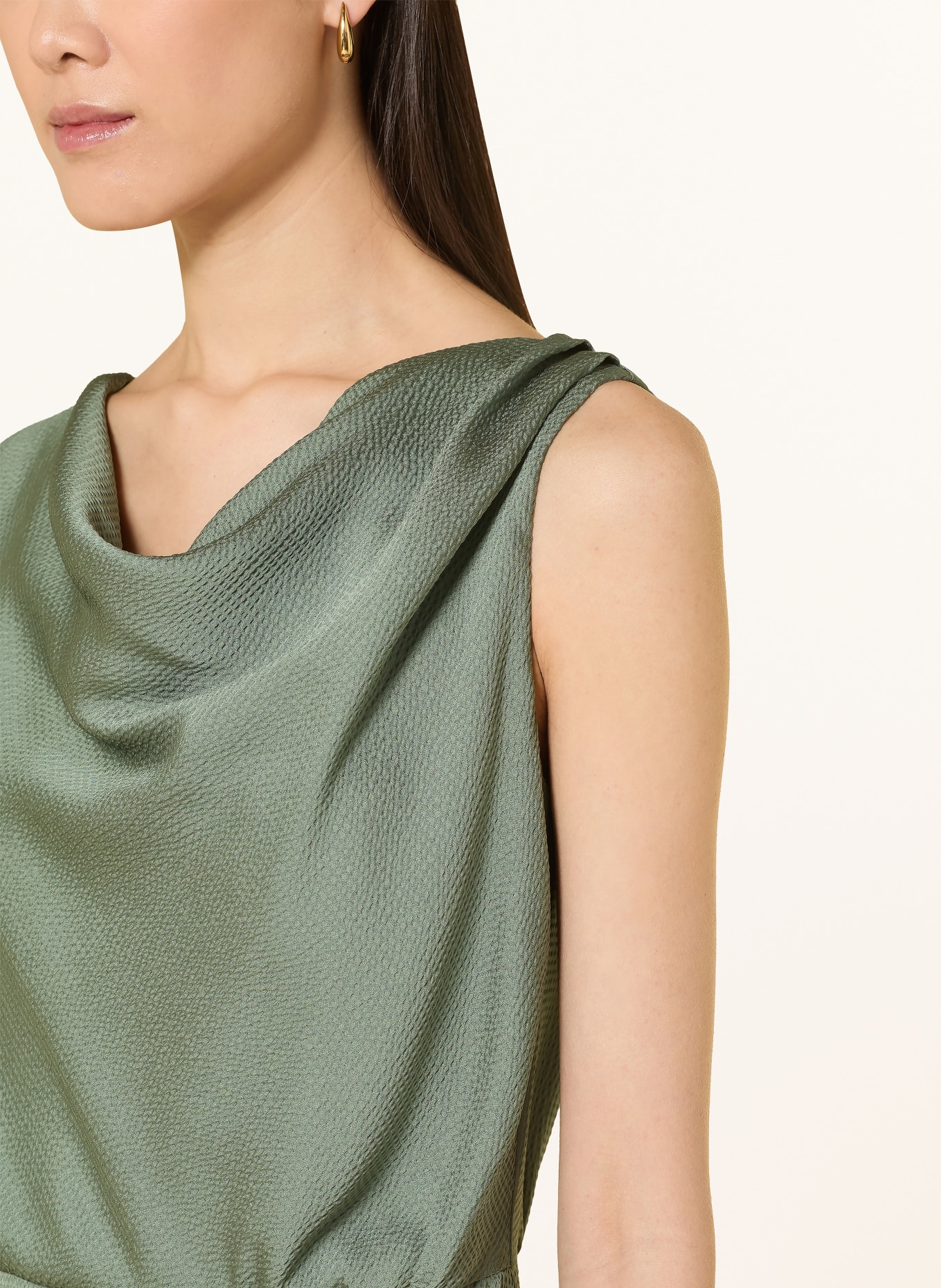 SWING koktejlové šaty: SVĚTLE ZELENÁ