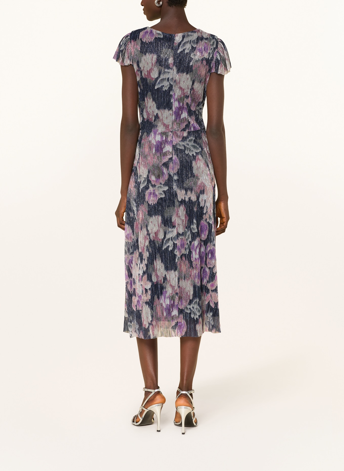 SWING Koktejlové šaty s plisováním a třpytivou nití: TMAVĚ MODRÁ / STARORŮŽOVÁ / FIALOVÁ