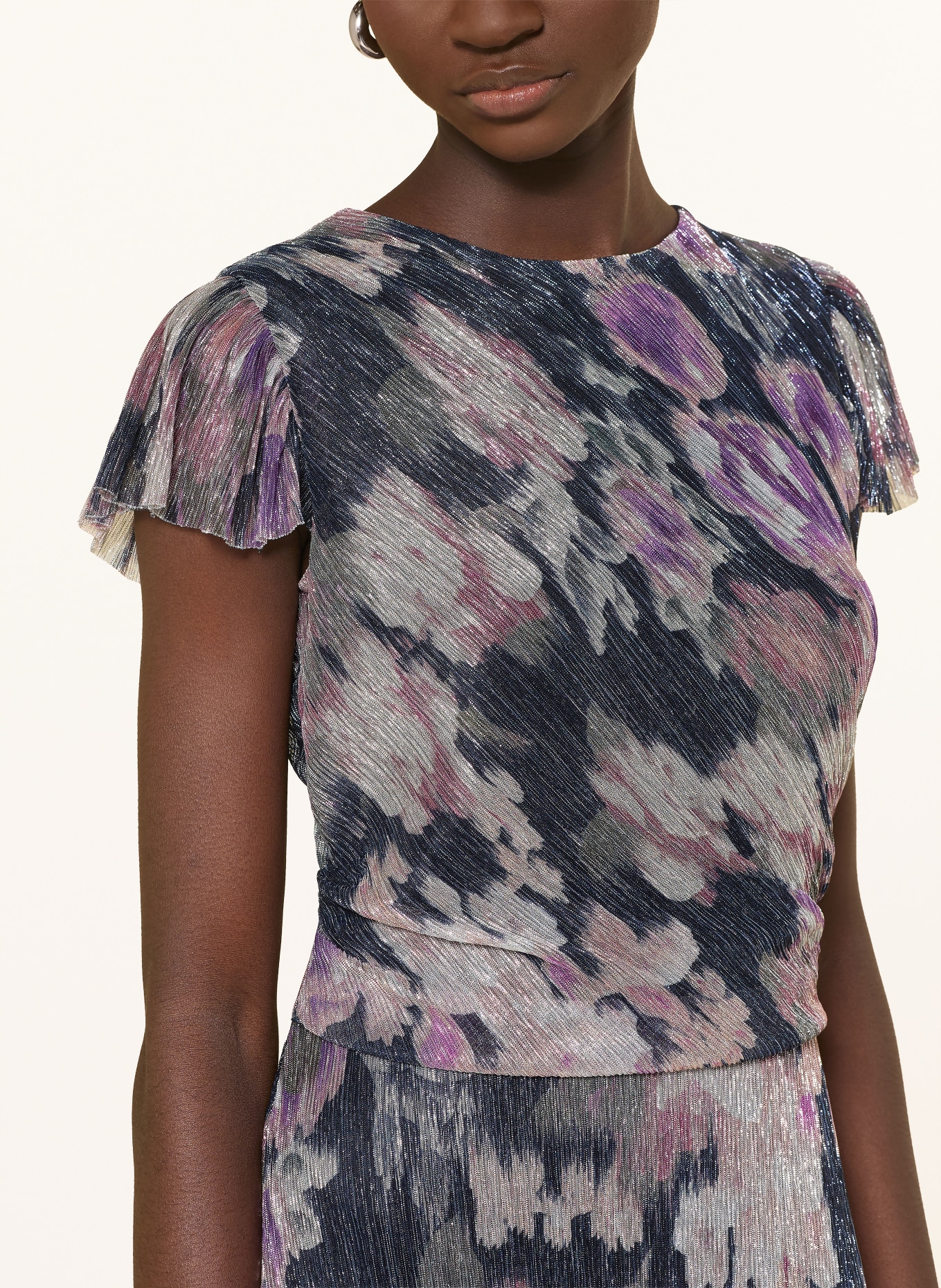 SWING Koktejlové šaty s plisováním a třpytivou nití: TMAVĚ MODRÁ / STARORŮŽOVÁ / FIALOVÁ