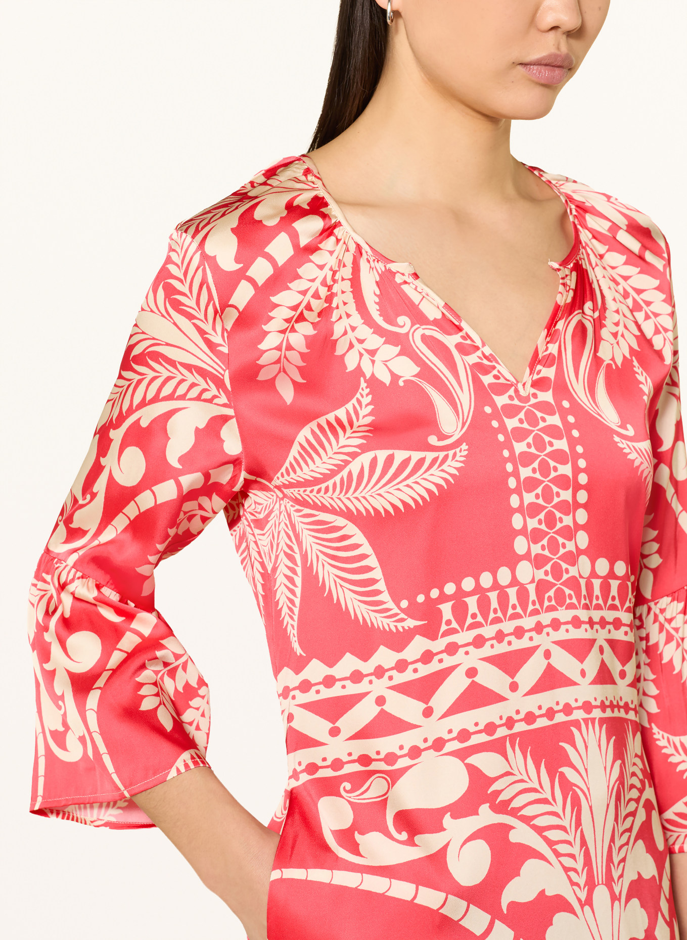 yippie hippie Satin dress with 3/4 sleeves and ruffles: RED / BEIGE