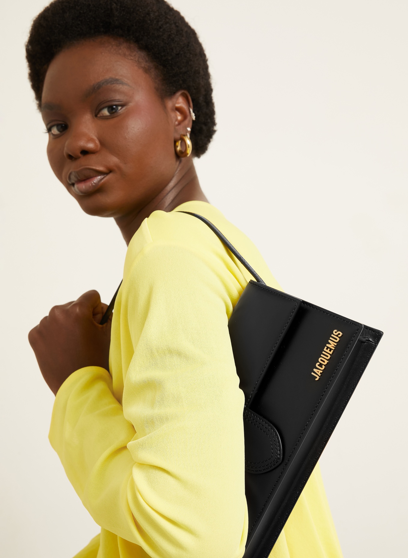 JACQUEMUS LE BAMBINO LONG shoulder bag: BLACK / GOLD