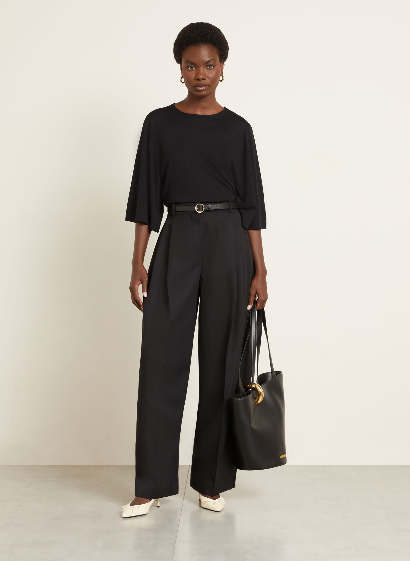 JACQUEMUS Shopper LE BAMBOLA MEDIUM: SCHWARZ / GOLD