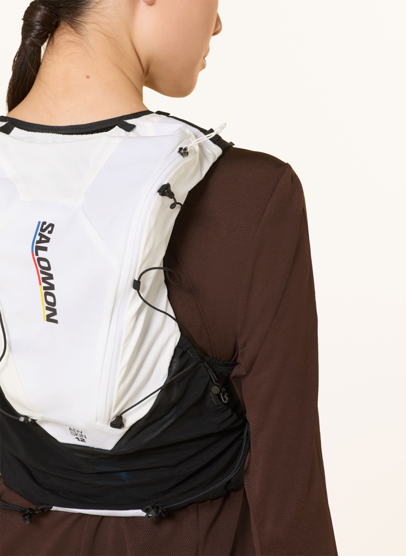 SALOMON Běžecká vesta ADV SKIN 12 RACE FLAG: ČERNÁ / BÍLÁ