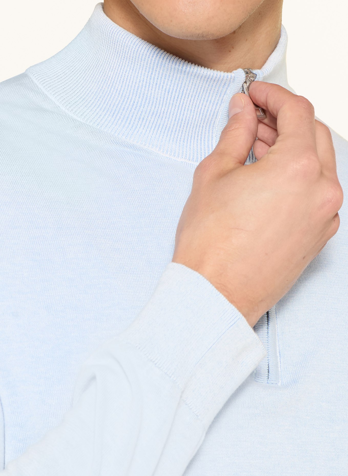 MAERZ MUENCHEN Troyer: TMAVĚ MODRÁ