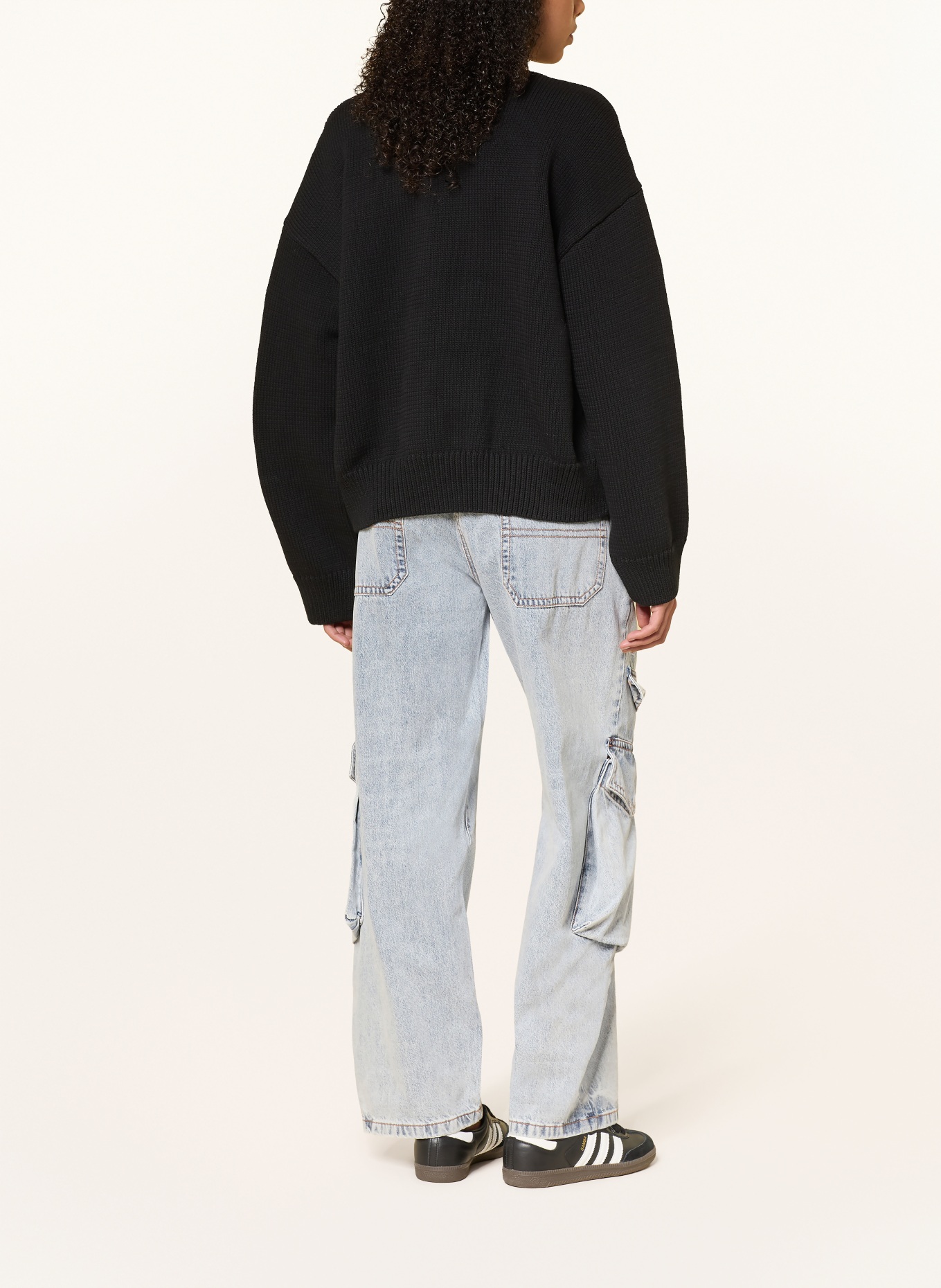 WRSTBHVR Oversized svetr LUNA: ČERNÁ / BÍLÁ